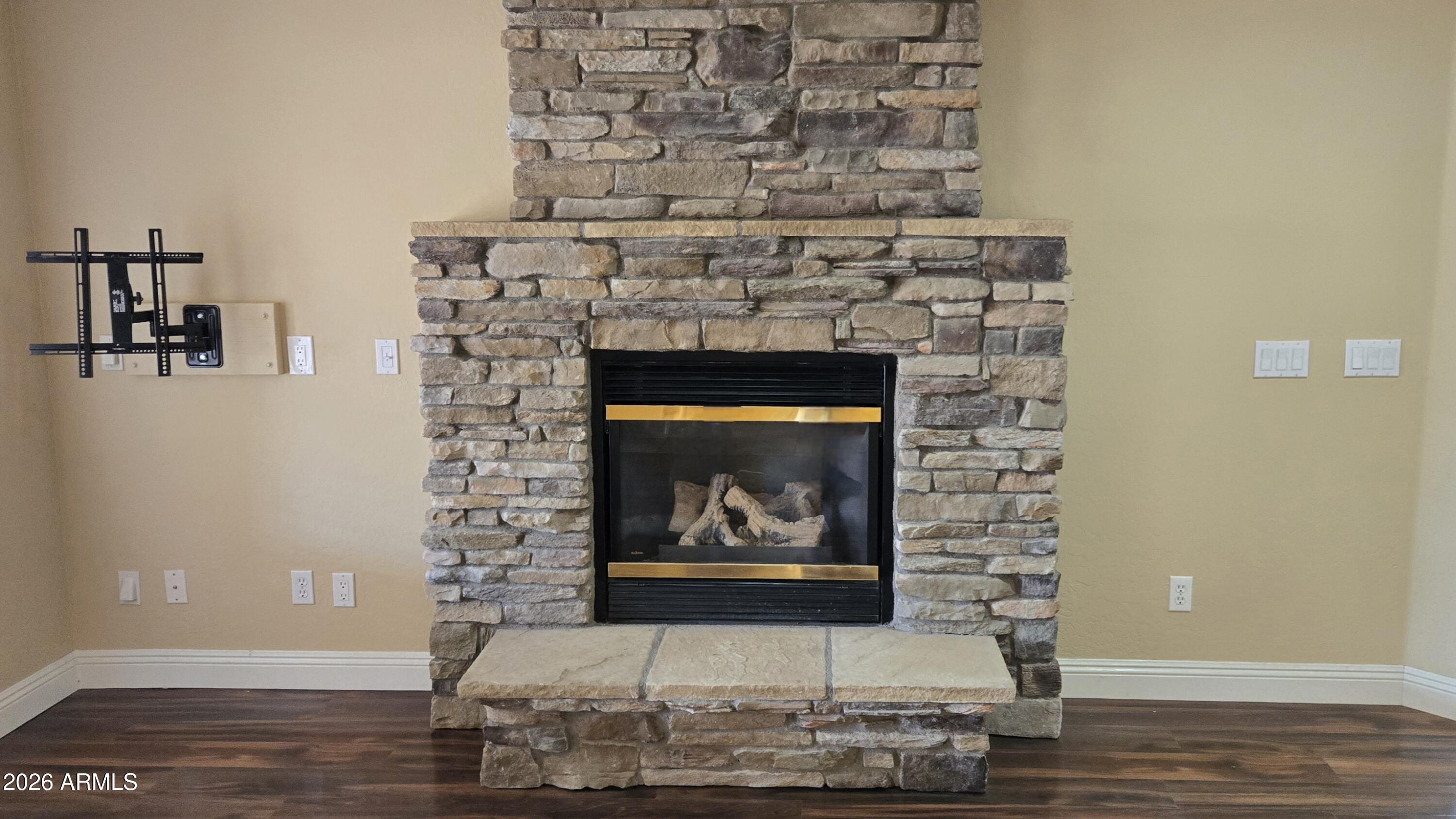 42354 W DESERT FAIRWAYS Drive