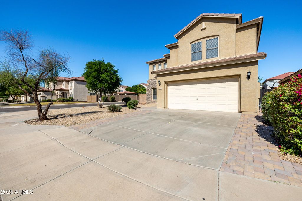 Photo of 9510 W Hazelwood Street, Phoenix, AZ 85037 (MLS # 6937443)