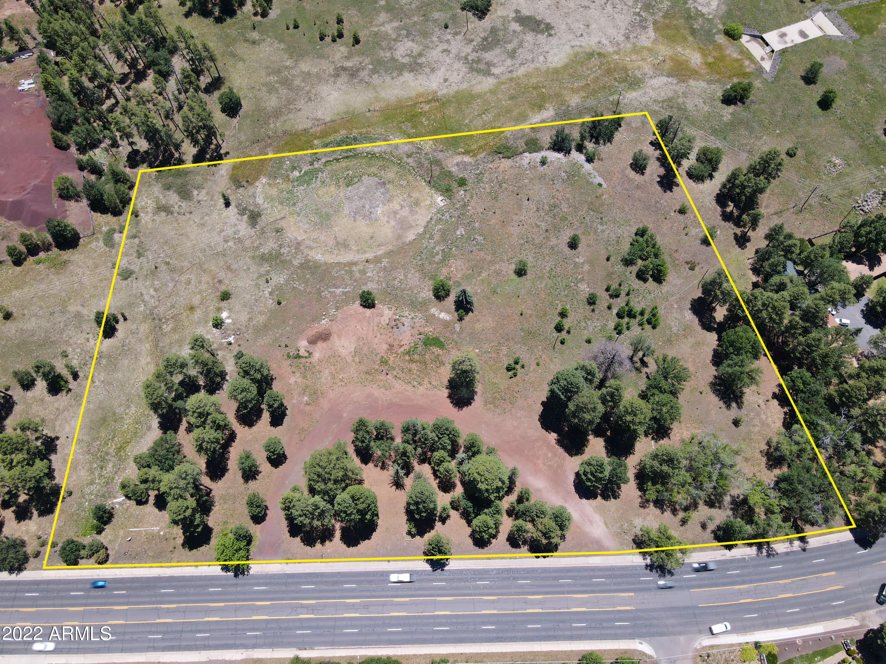 2201 E WHITE MOUNTAIN Boulevard -