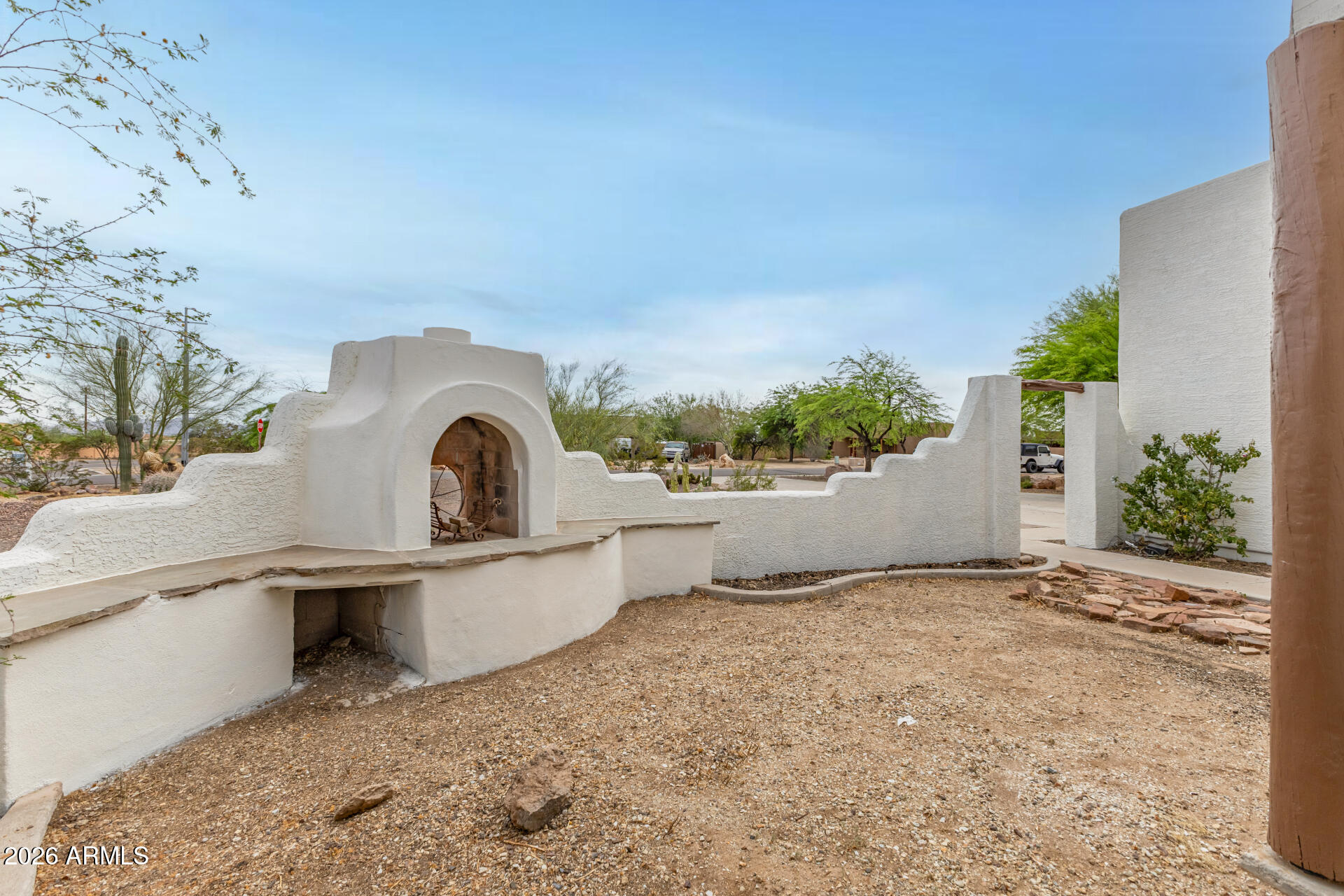 24702 W RED ROBIN Drive