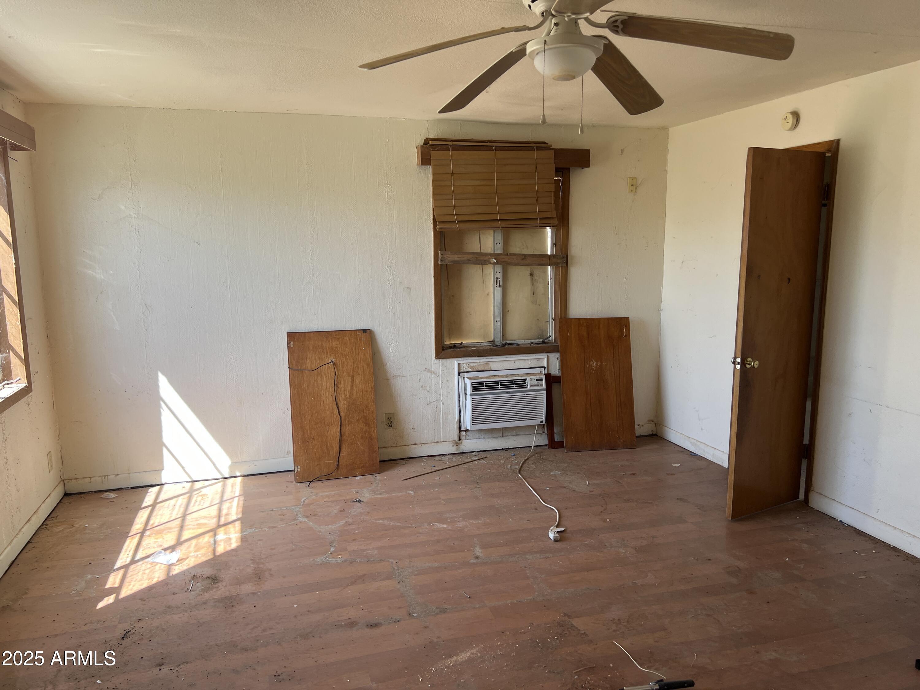 784 W CENTRAL Avenue