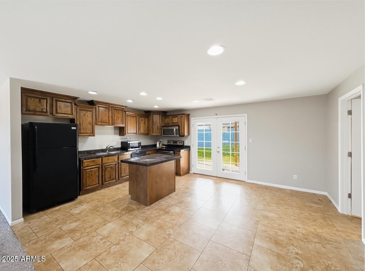 3425 E EVERETT Drive