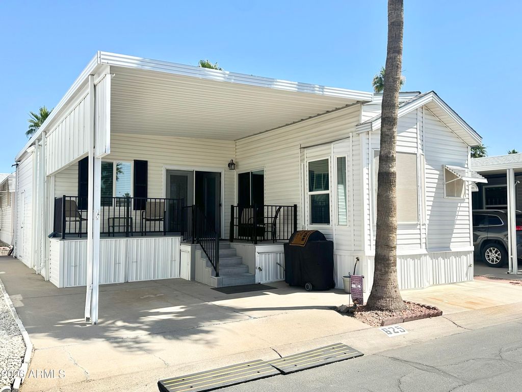 Photo of 625 S Hawks Eye Drive, Apache Junction, AZ 85119 (MLS # 7022594)