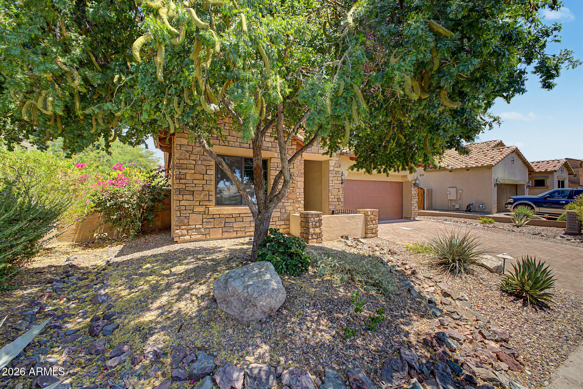 2743 N RAVEN --