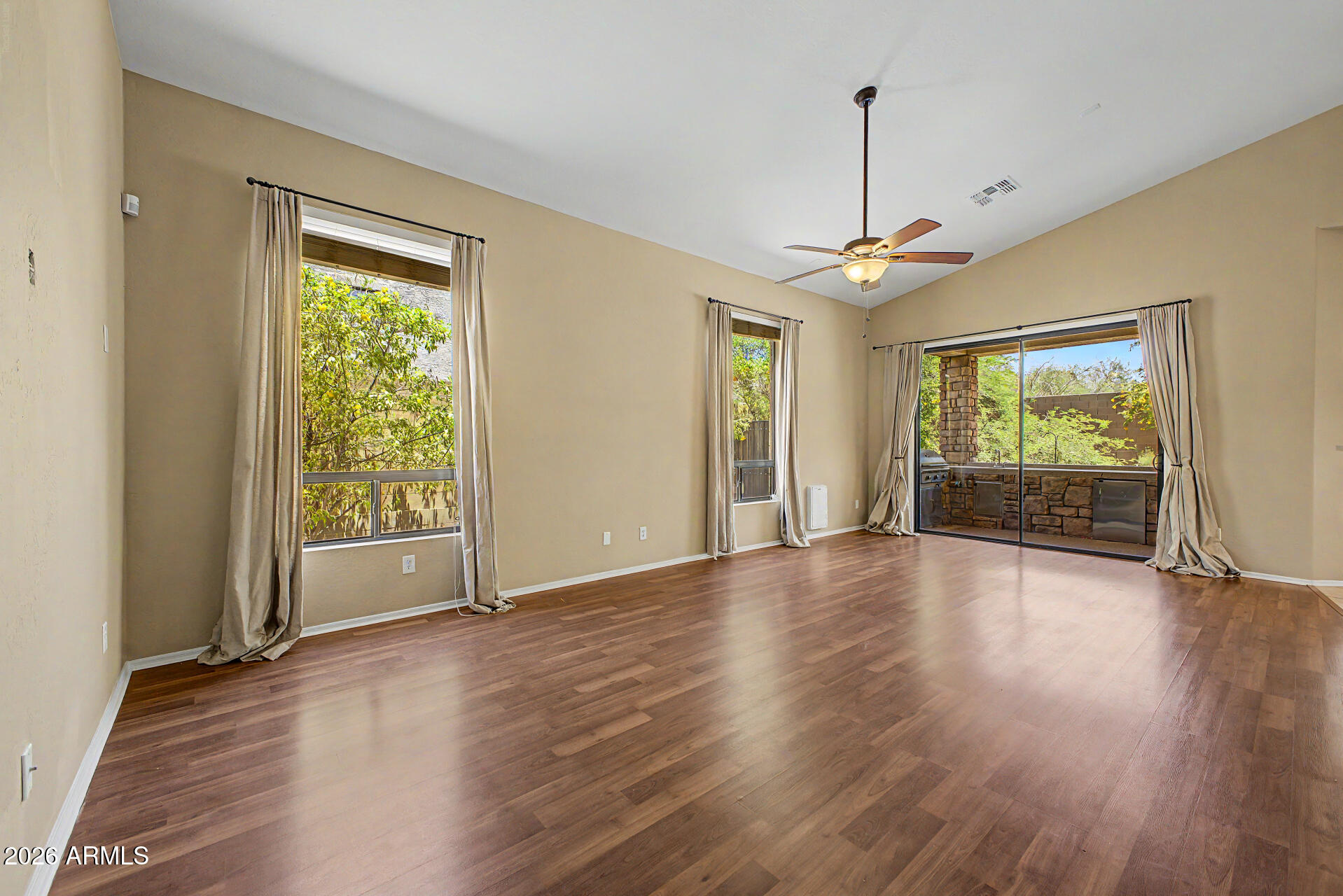 2743 N RAVEN --