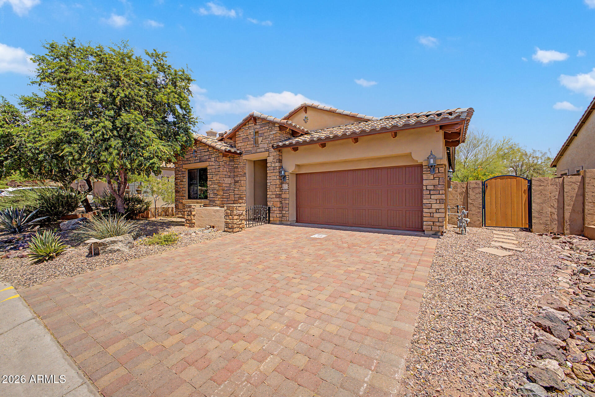 2743 N RAVEN --