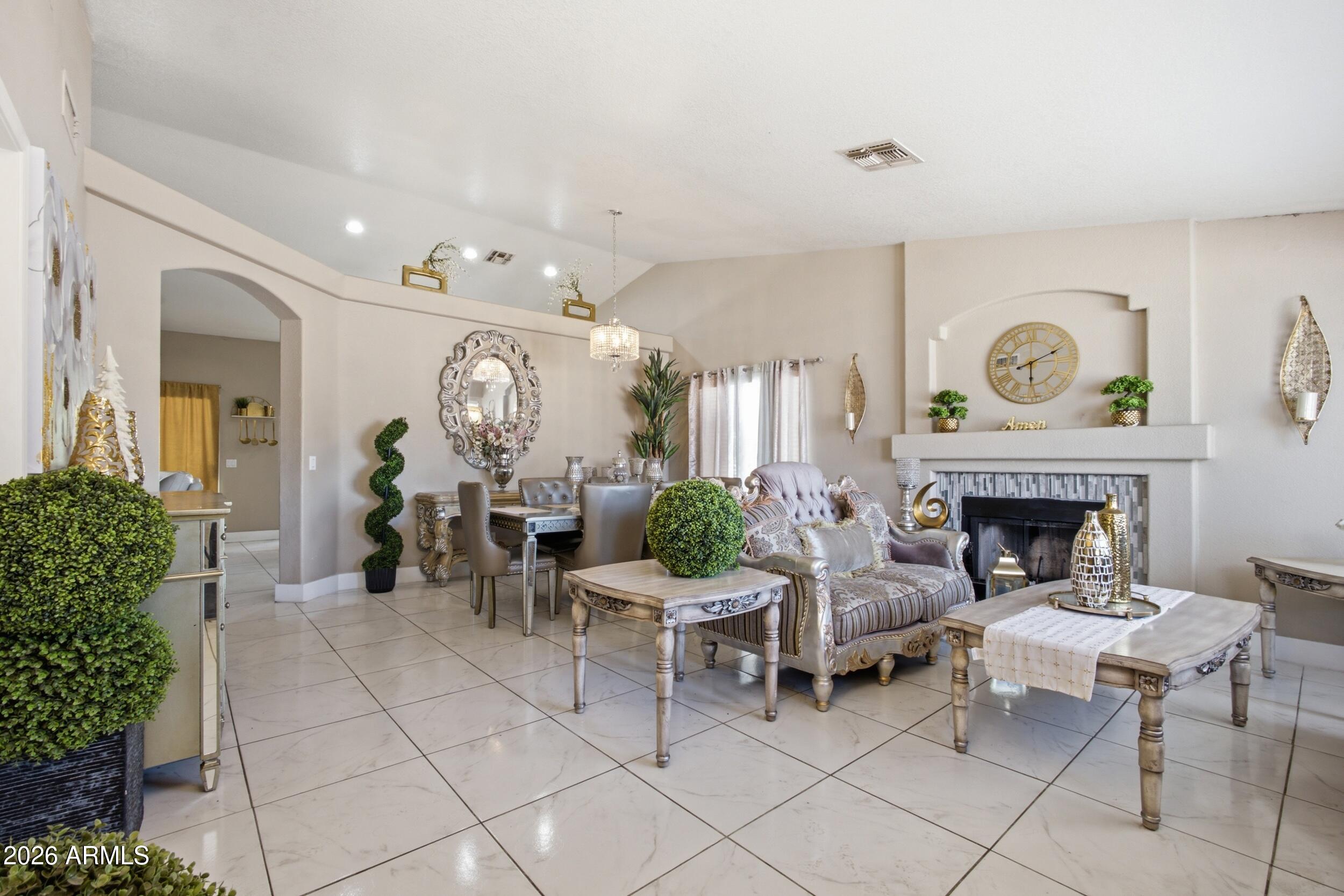8523 W PALM Lane