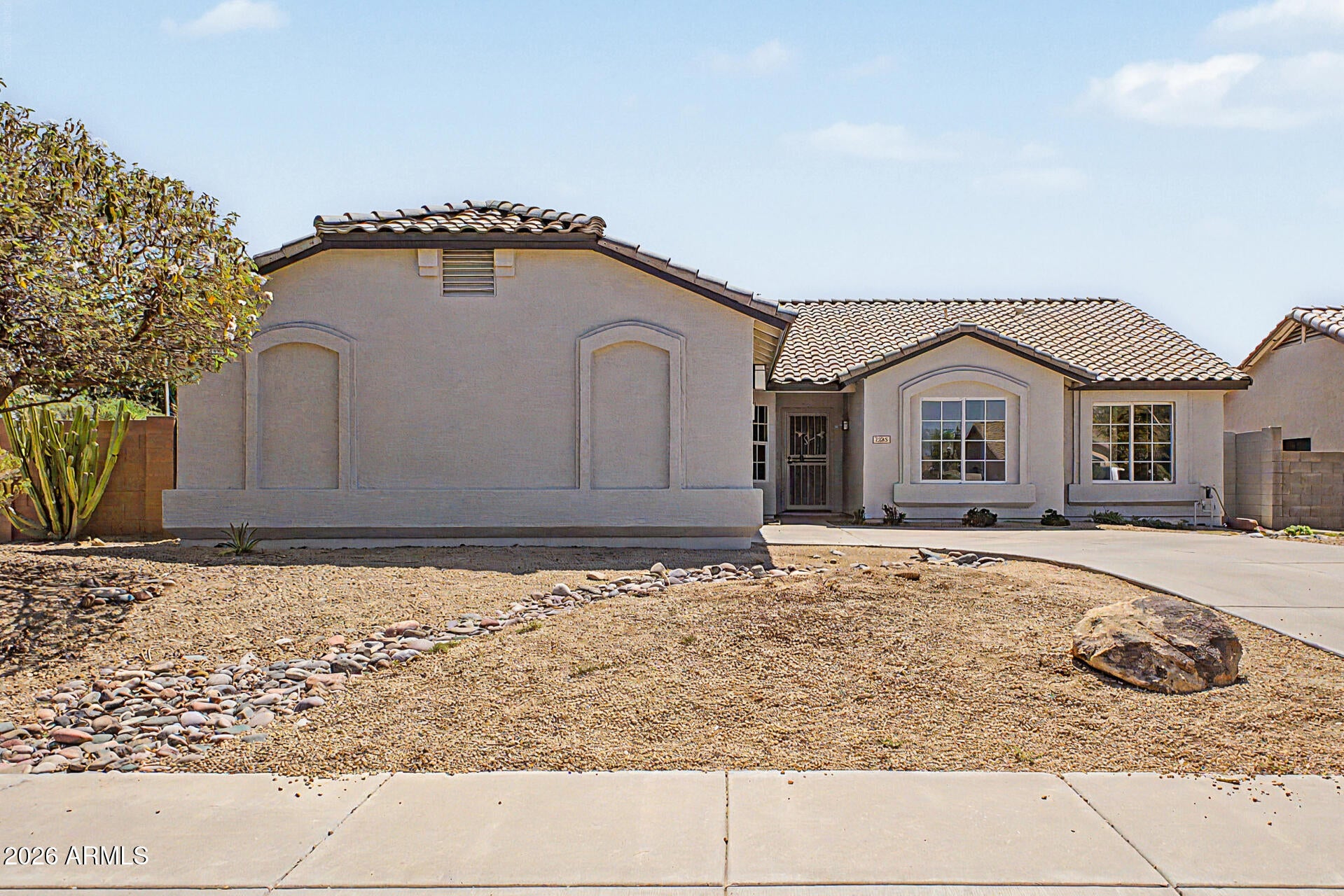 1325 E CONSTANCE Way