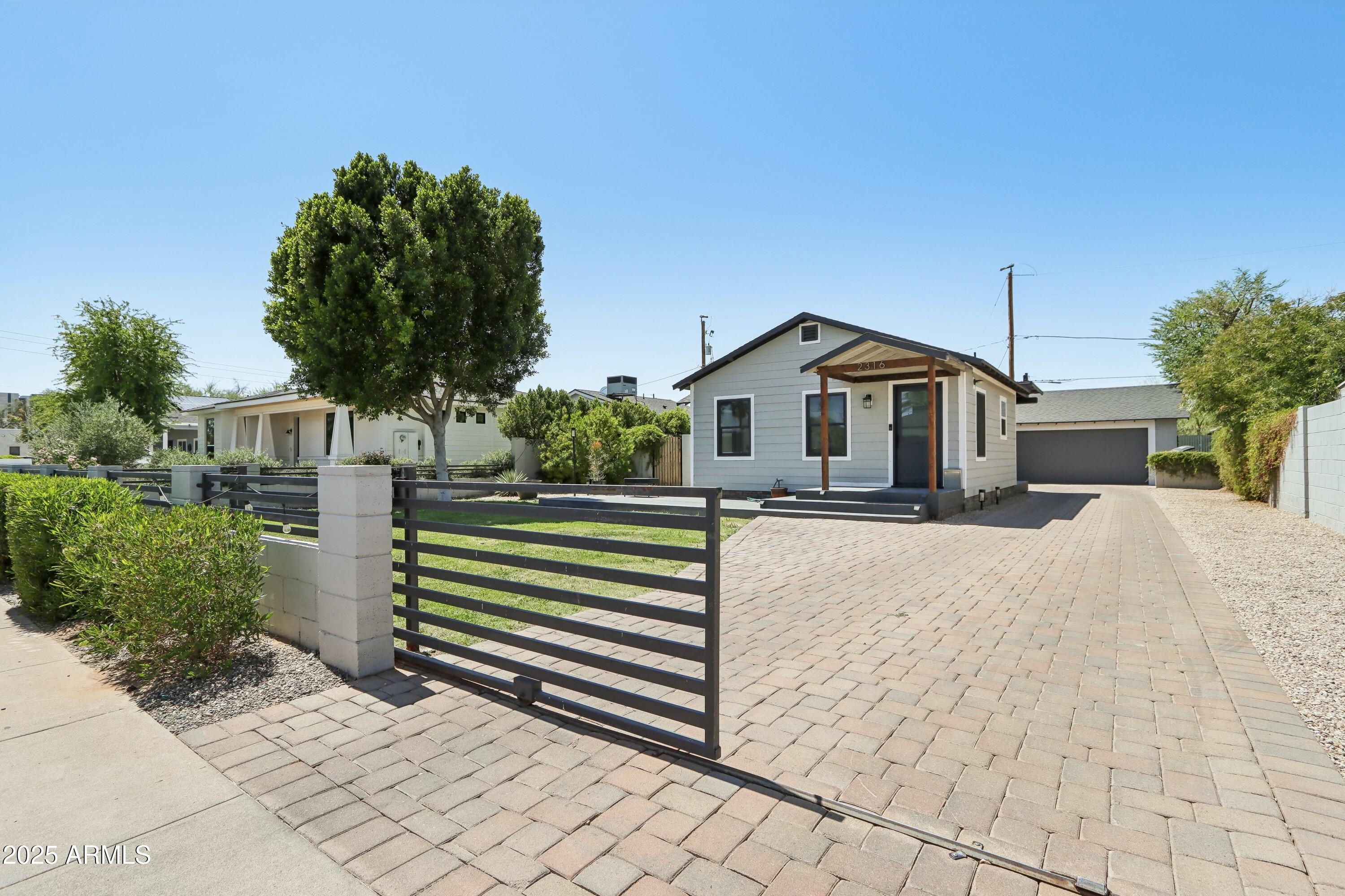 2316 N MITCHELL Street