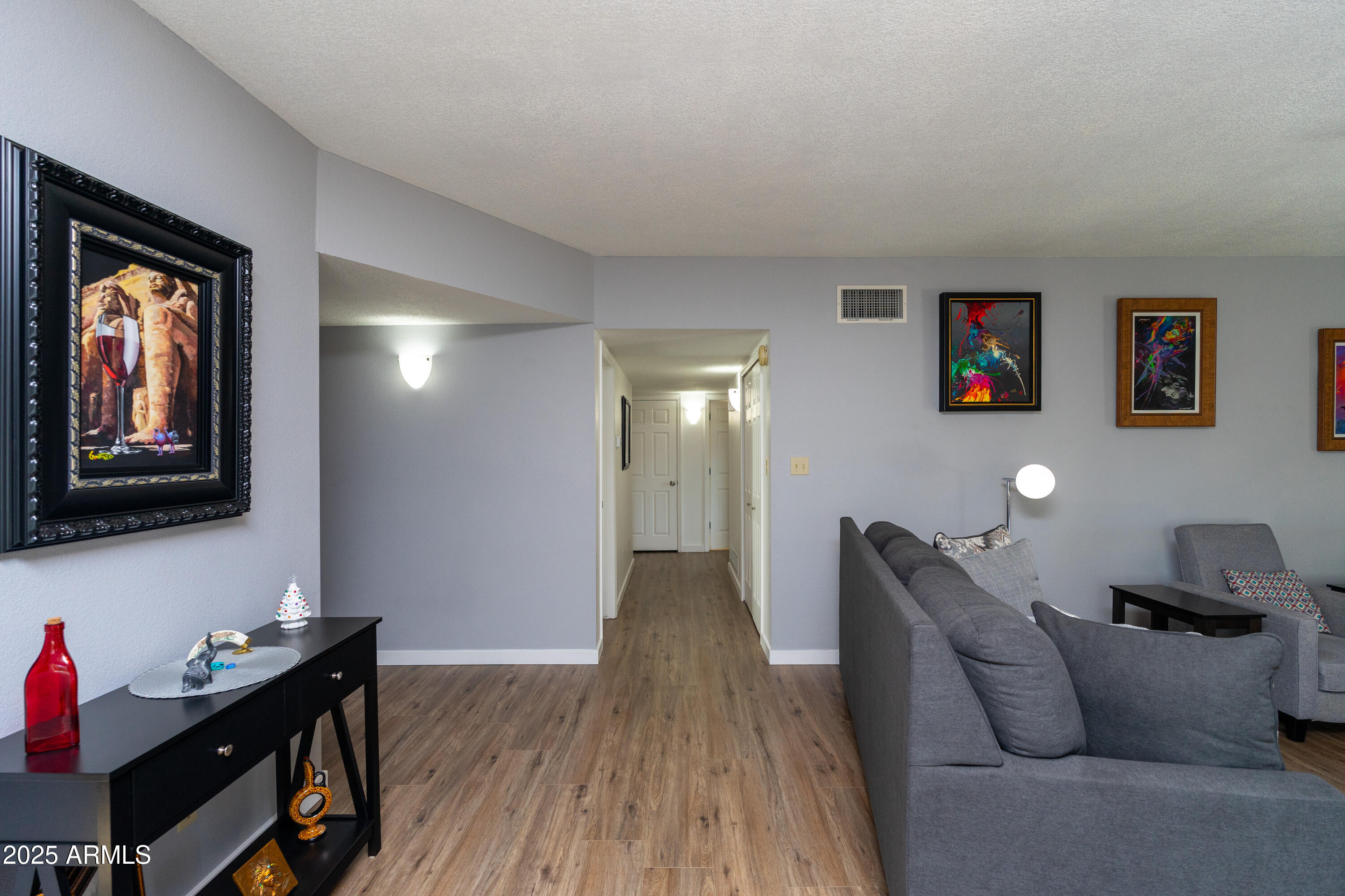 984 E CARMELITA Drive