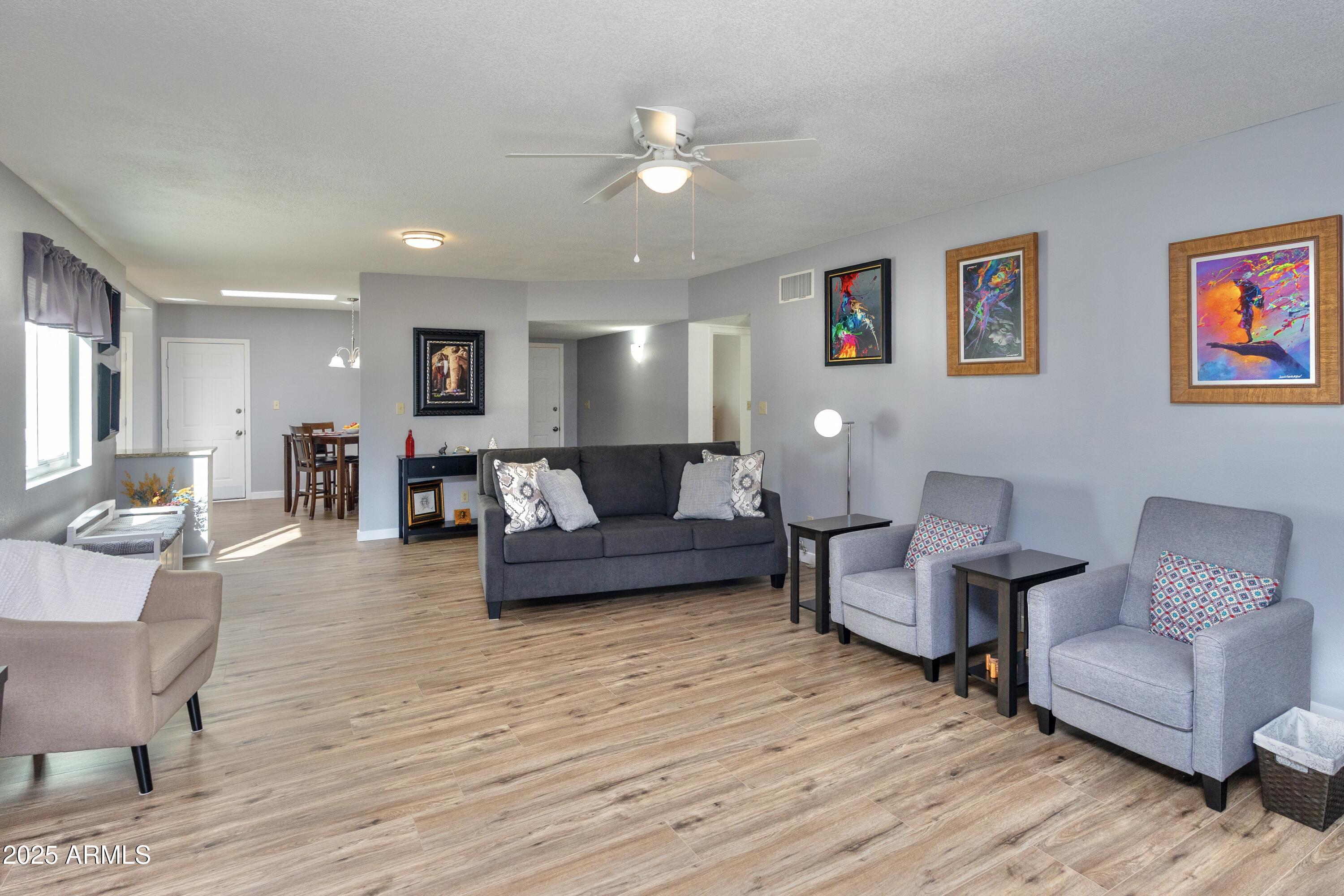 984 E CARMELITA Drive