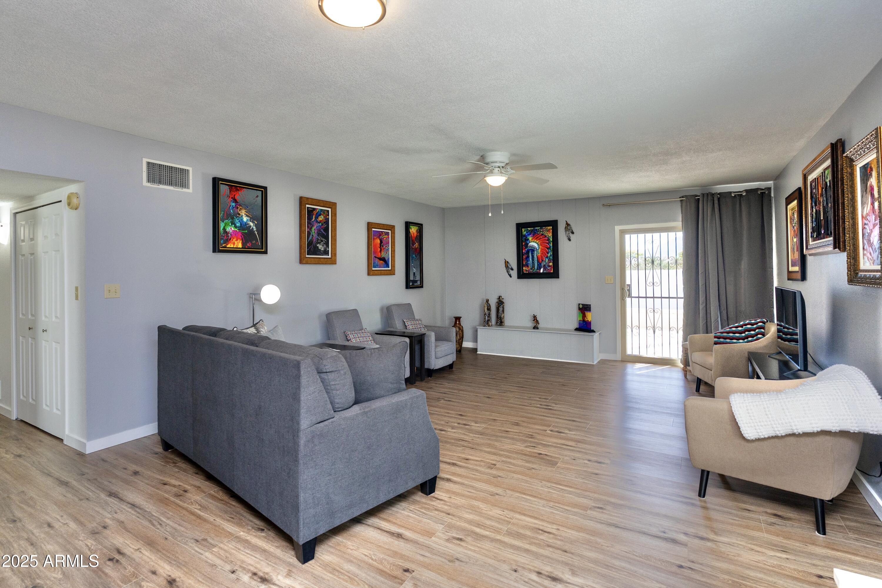 984 E CARMELITA Drive