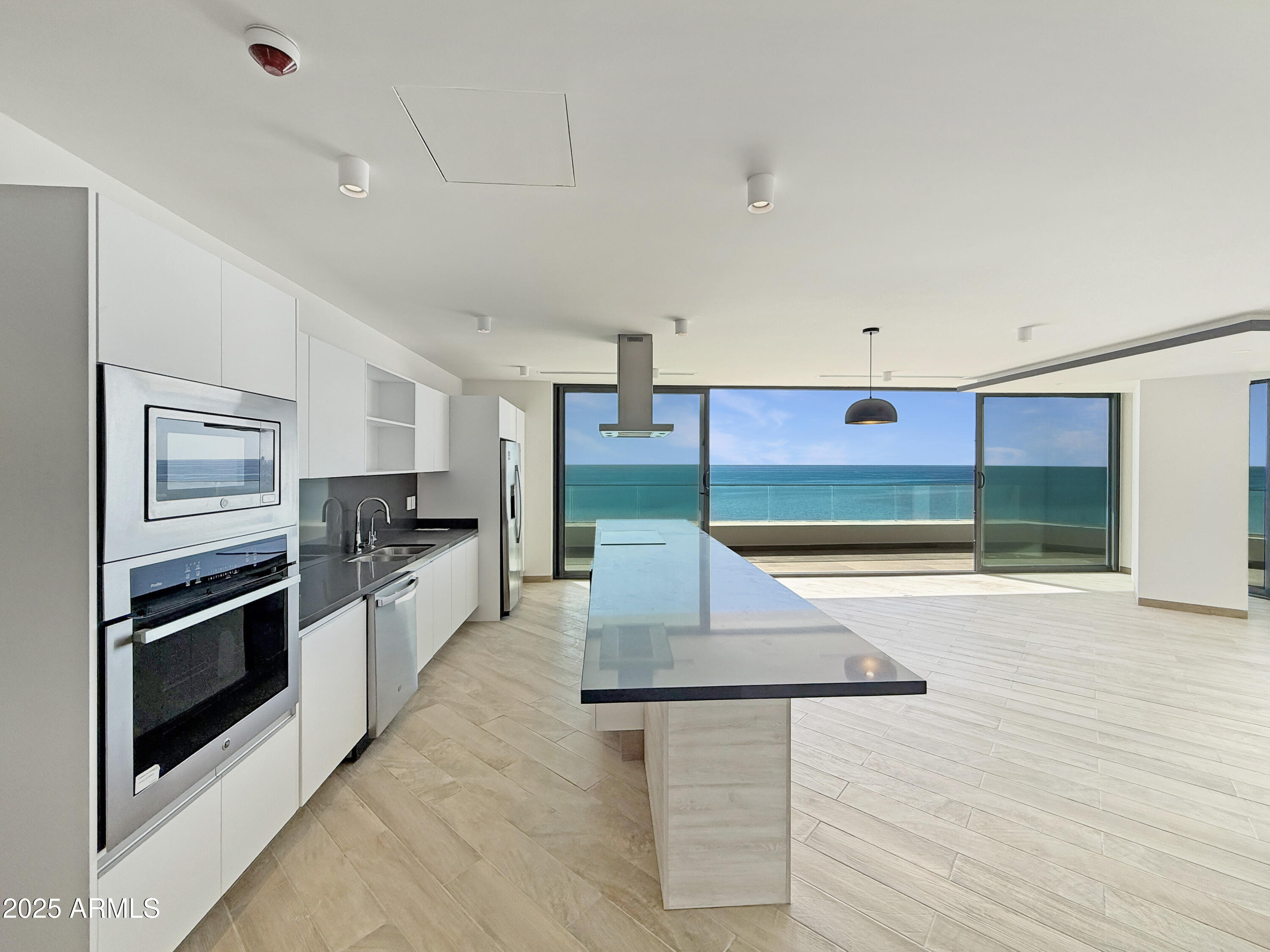 609 Las Palomas -- PH3