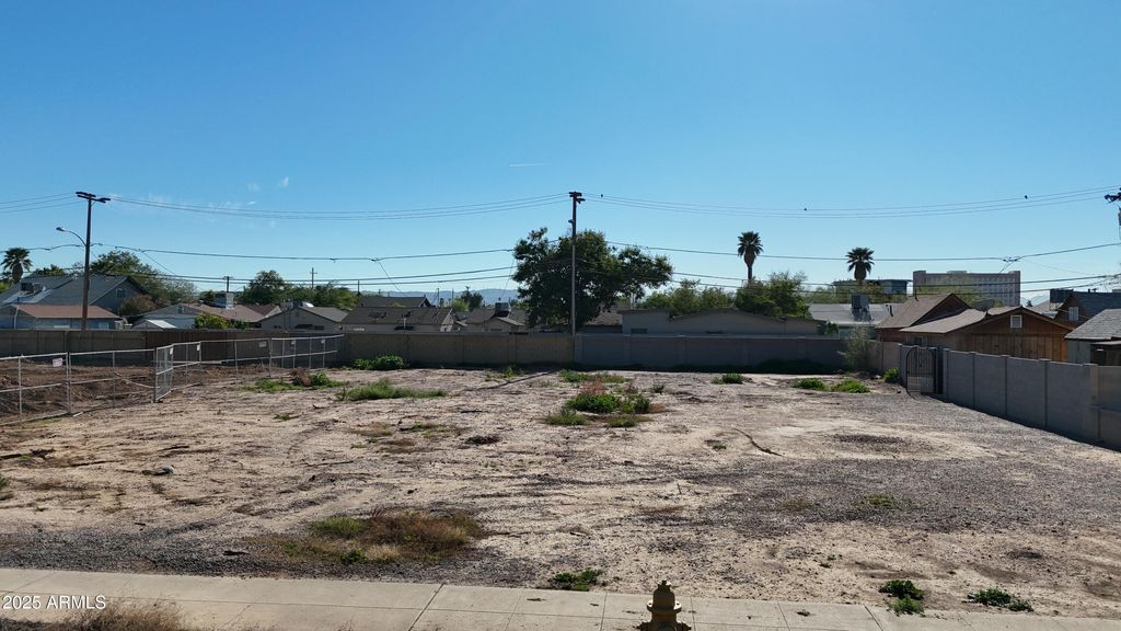 Photo of 1521 W Mckinley Street #18, Phoenix, AZ 85007 (MLS # 6957438)