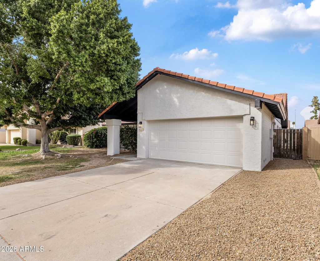 Photo of 942 E Driftwood Drive, Tempe, AZ 85283 (MLS # 6988952)