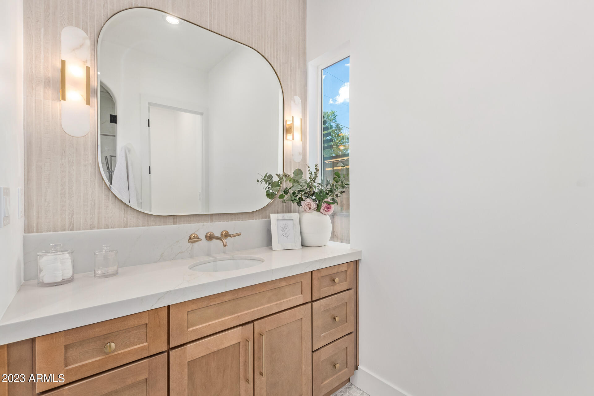 WHITCOMBS ROUNDUP RANCHOS - Residential