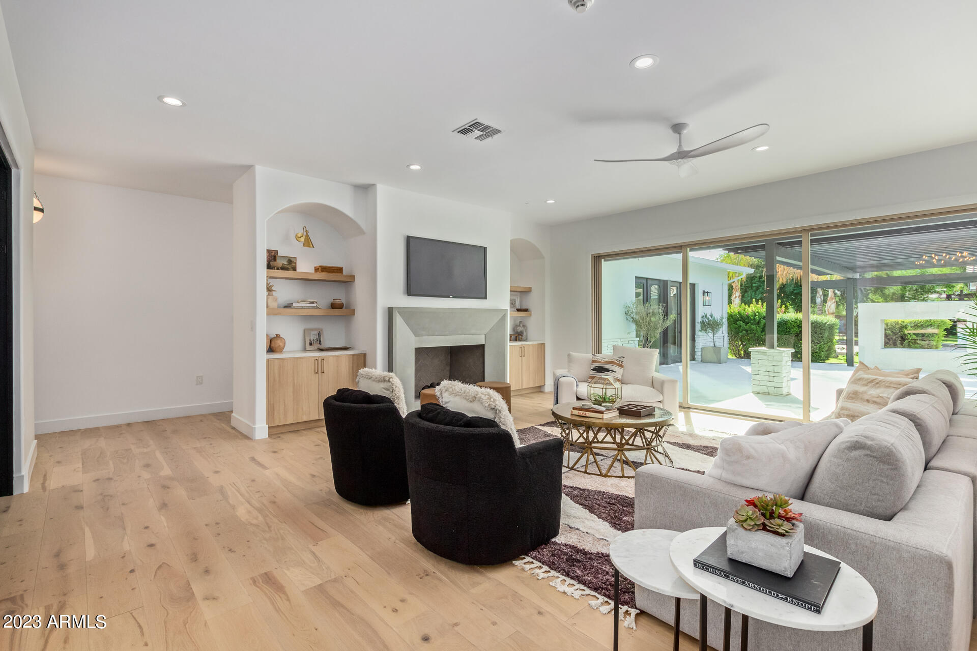WHITCOMBS ROUNDUP RANCHOS - Residential