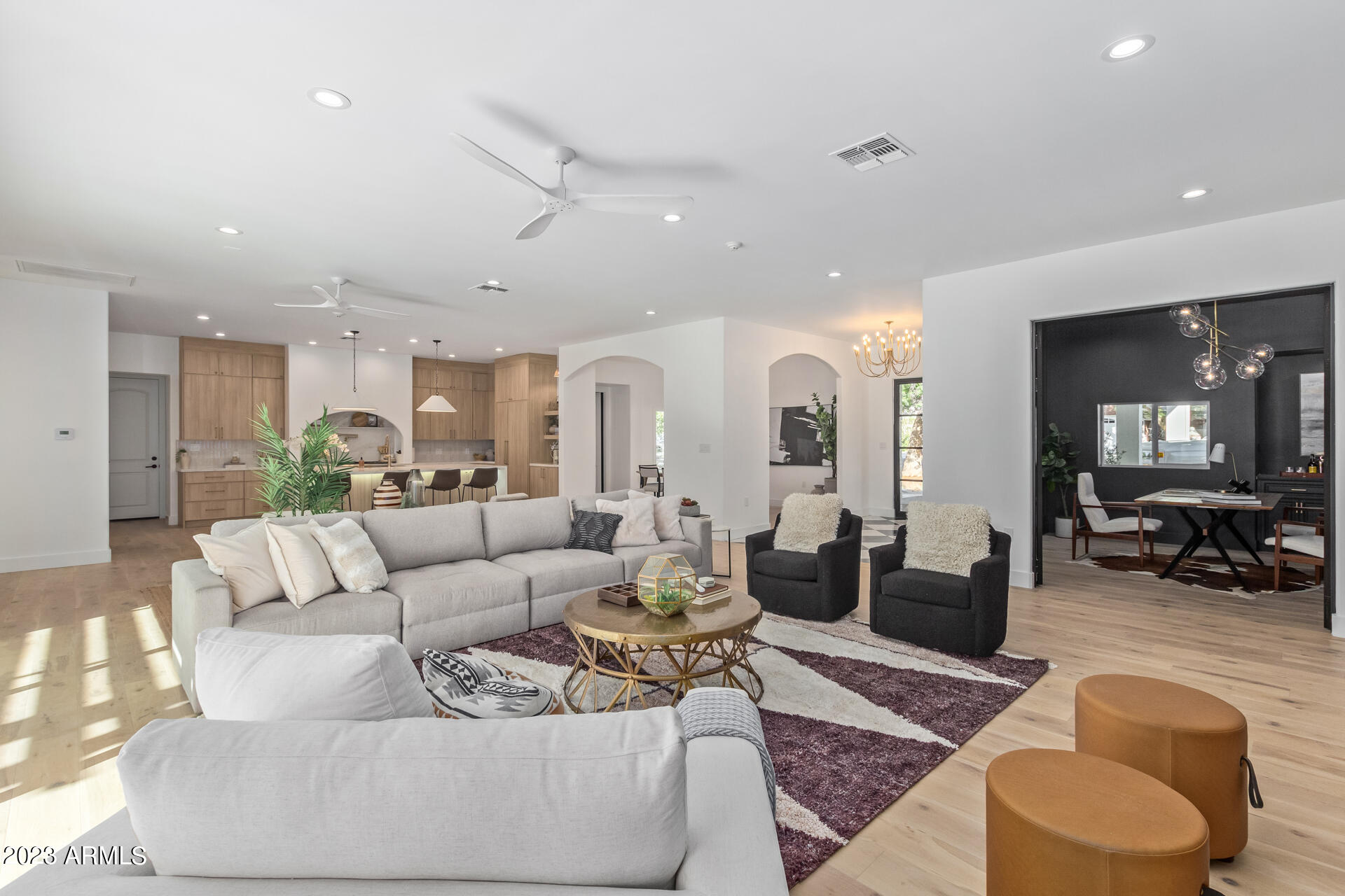 WHITCOMBS ROUNDUP RANCHOS - Residential
