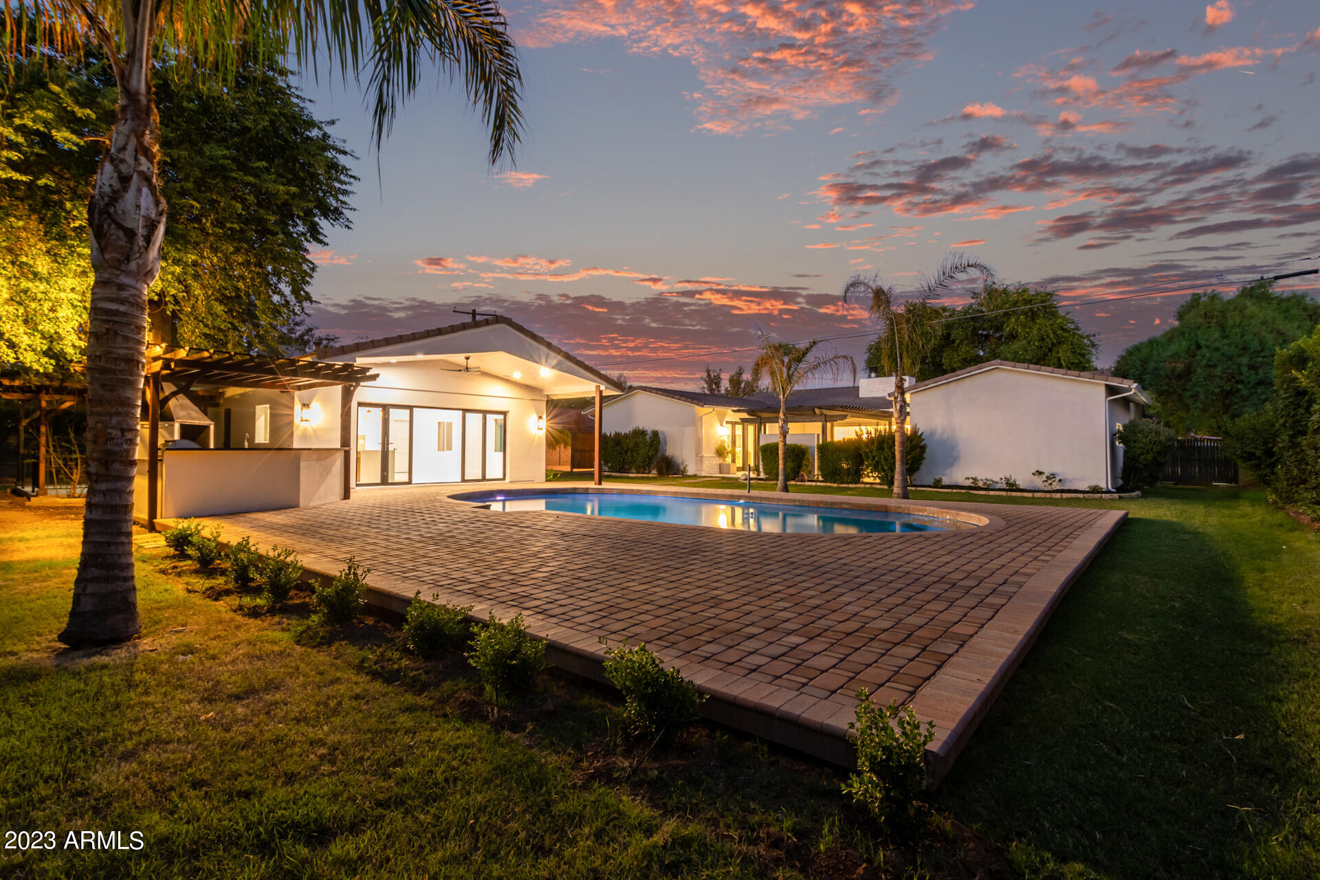 WHITCOMBS ROUNDUP RANCHOS - Residential