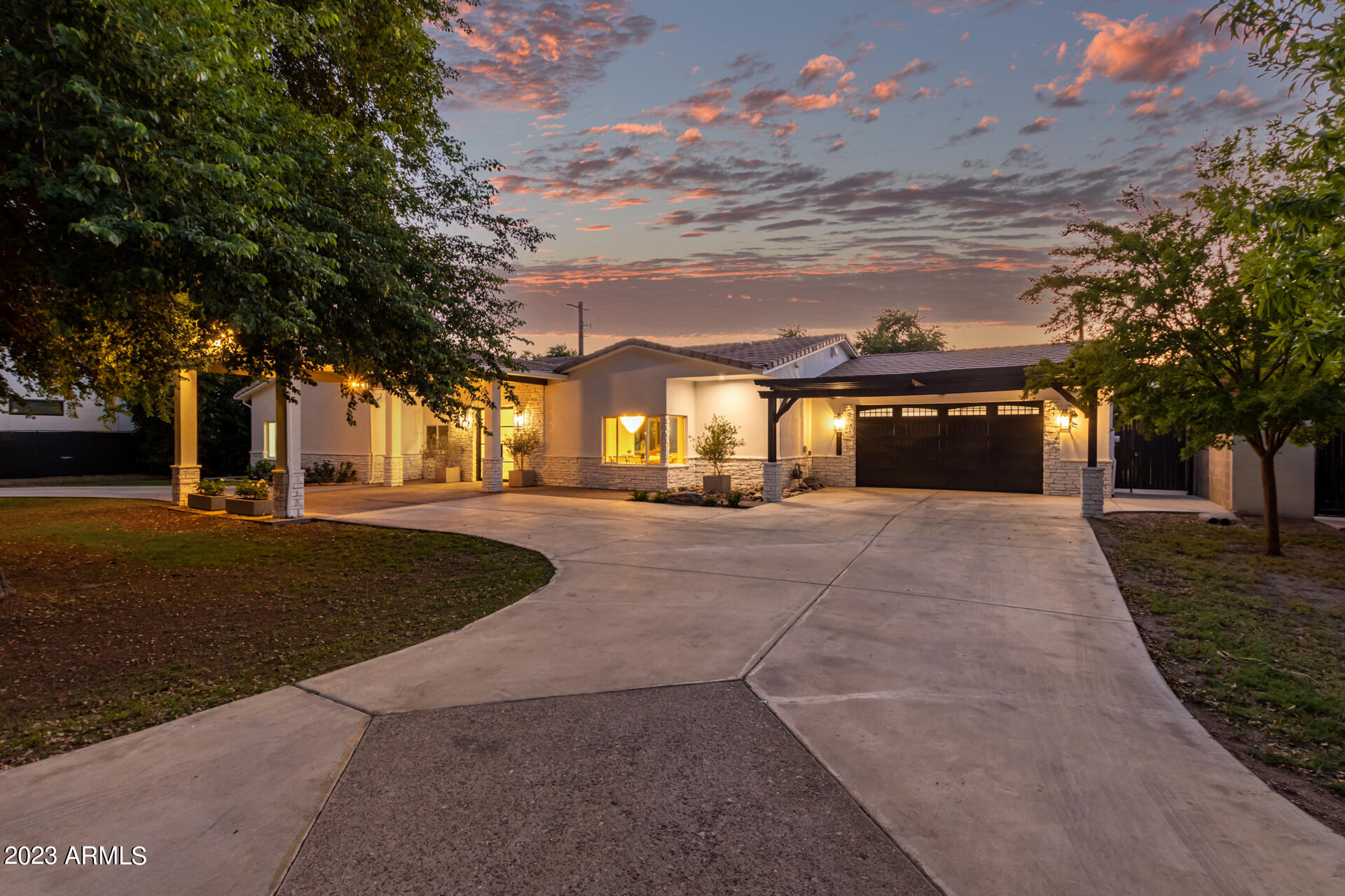 WHITCOMBS ROUNDUP RANCHOS - Residential