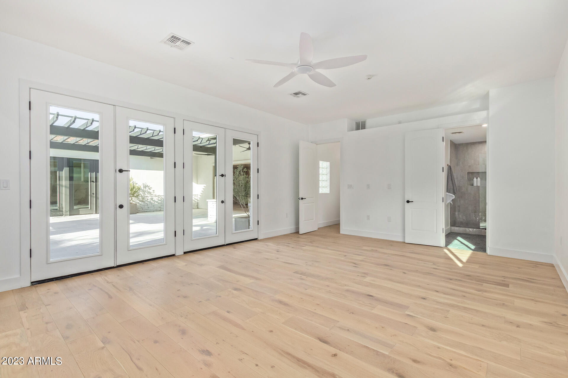 WHITCOMBS ROUNDUP RANCHOS - Residential