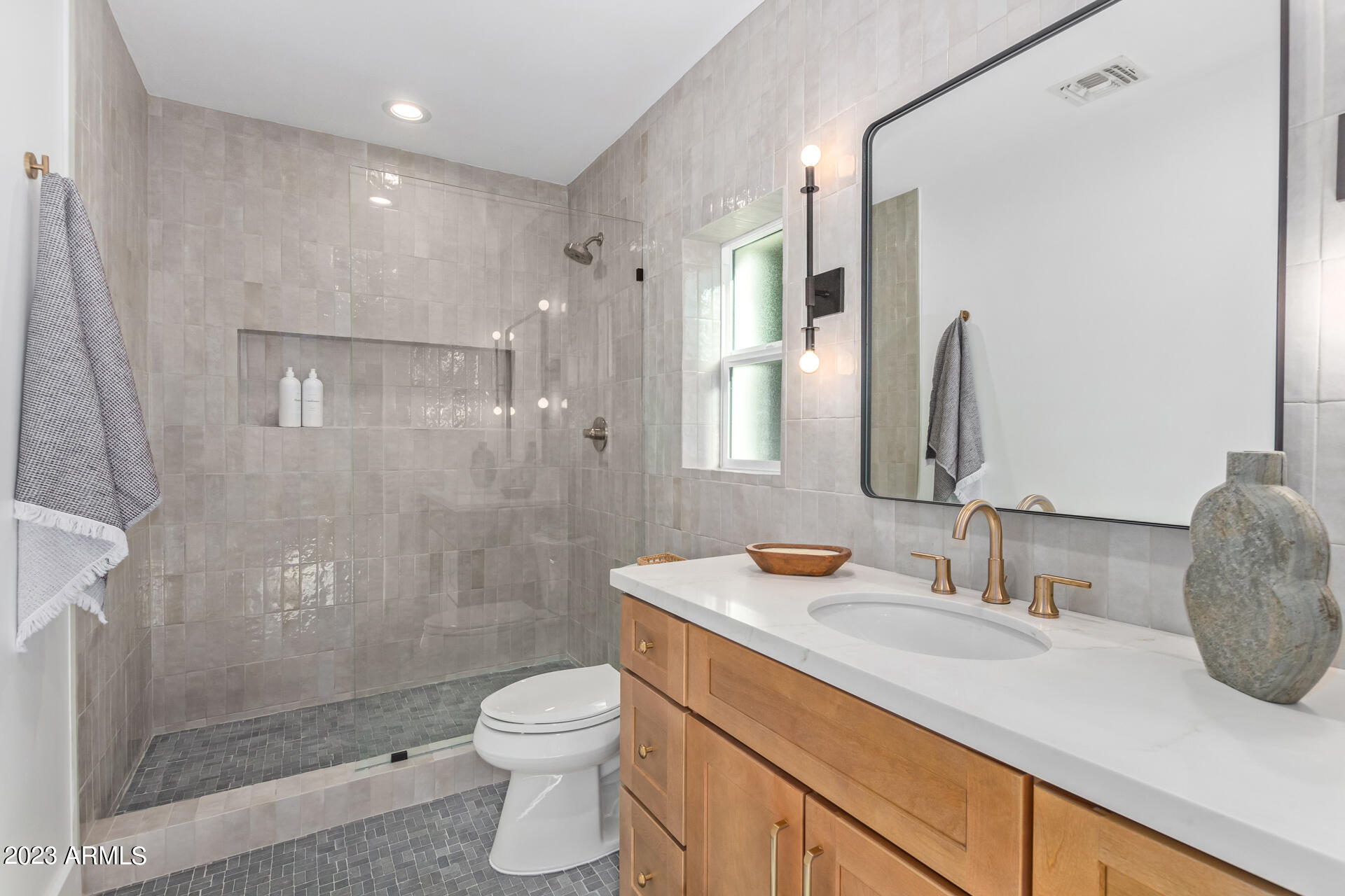 WHITCOMBS ROUNDUP RANCHOS - Residential