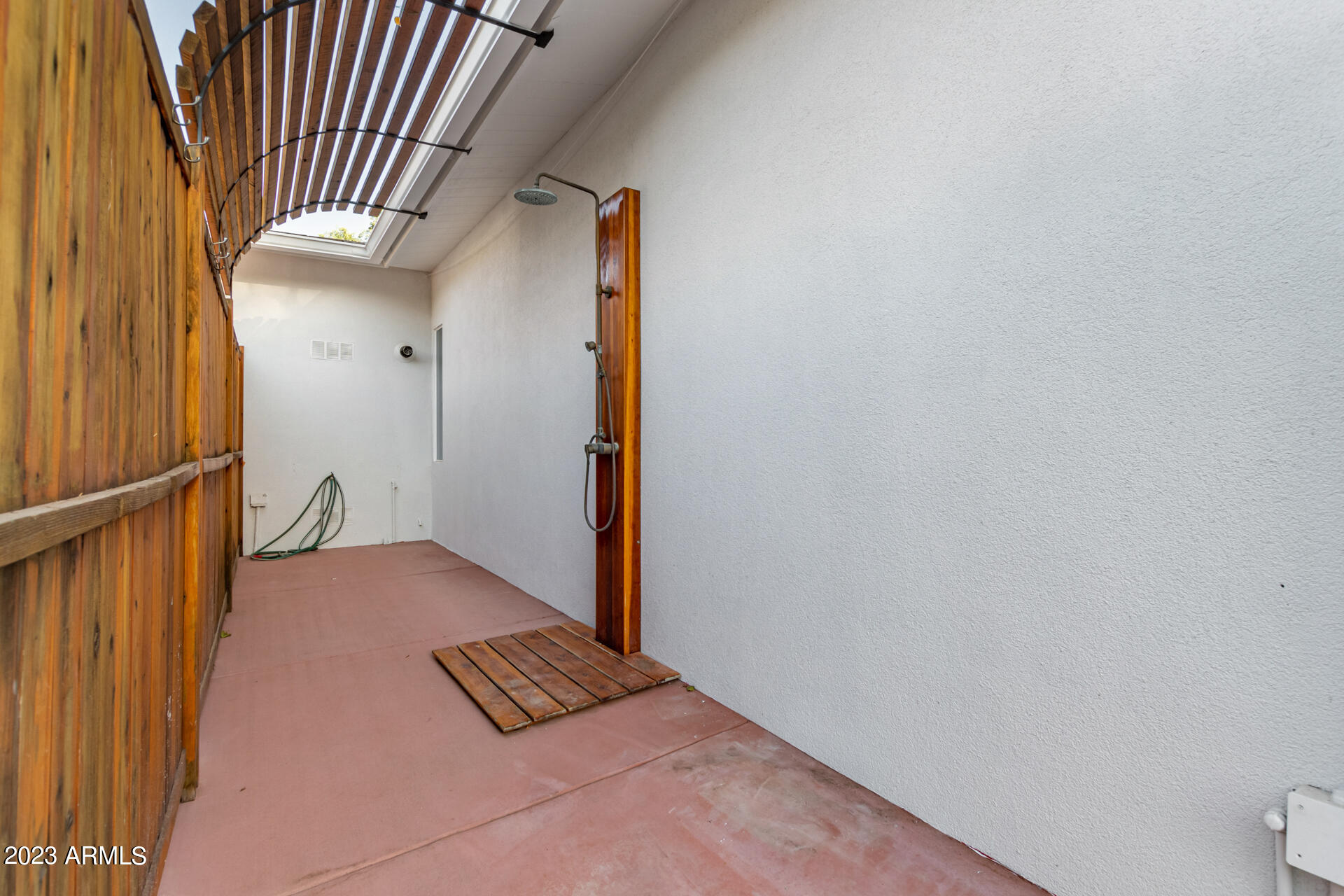 WHITCOMBS ROUNDUP RANCHOS - Residential