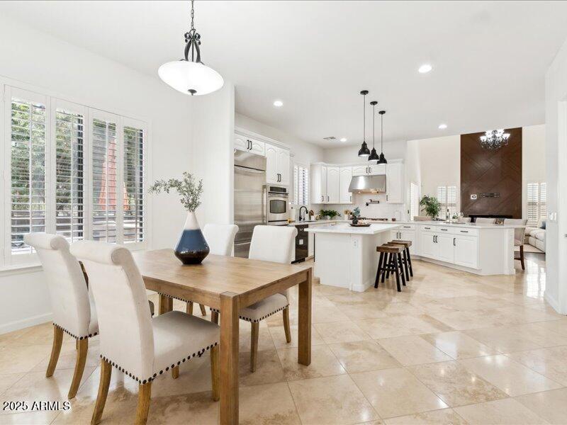 3221 E LYNX Place