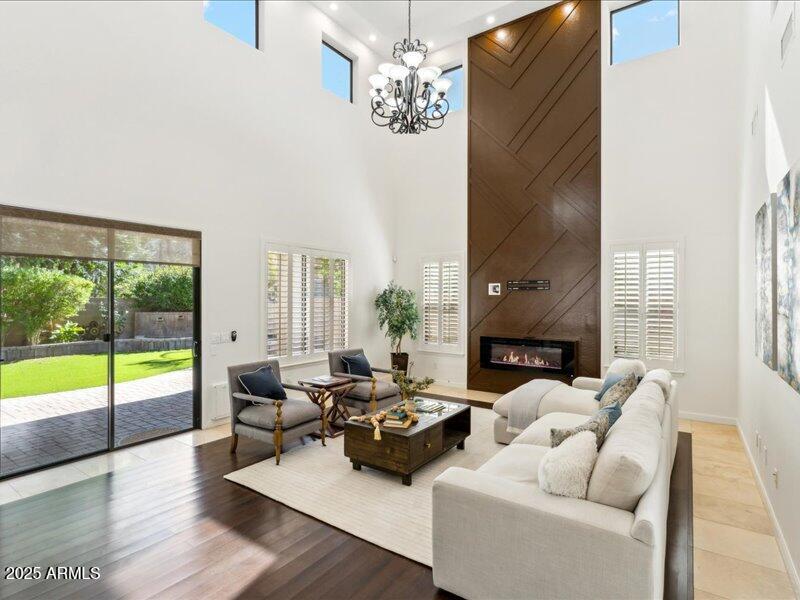 3221 E LYNX Place