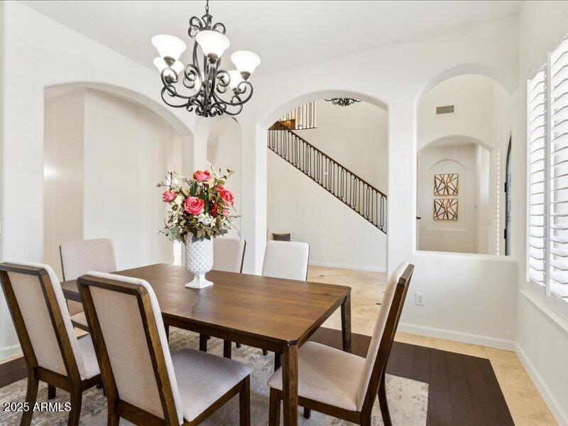 3221 E LYNX Place
