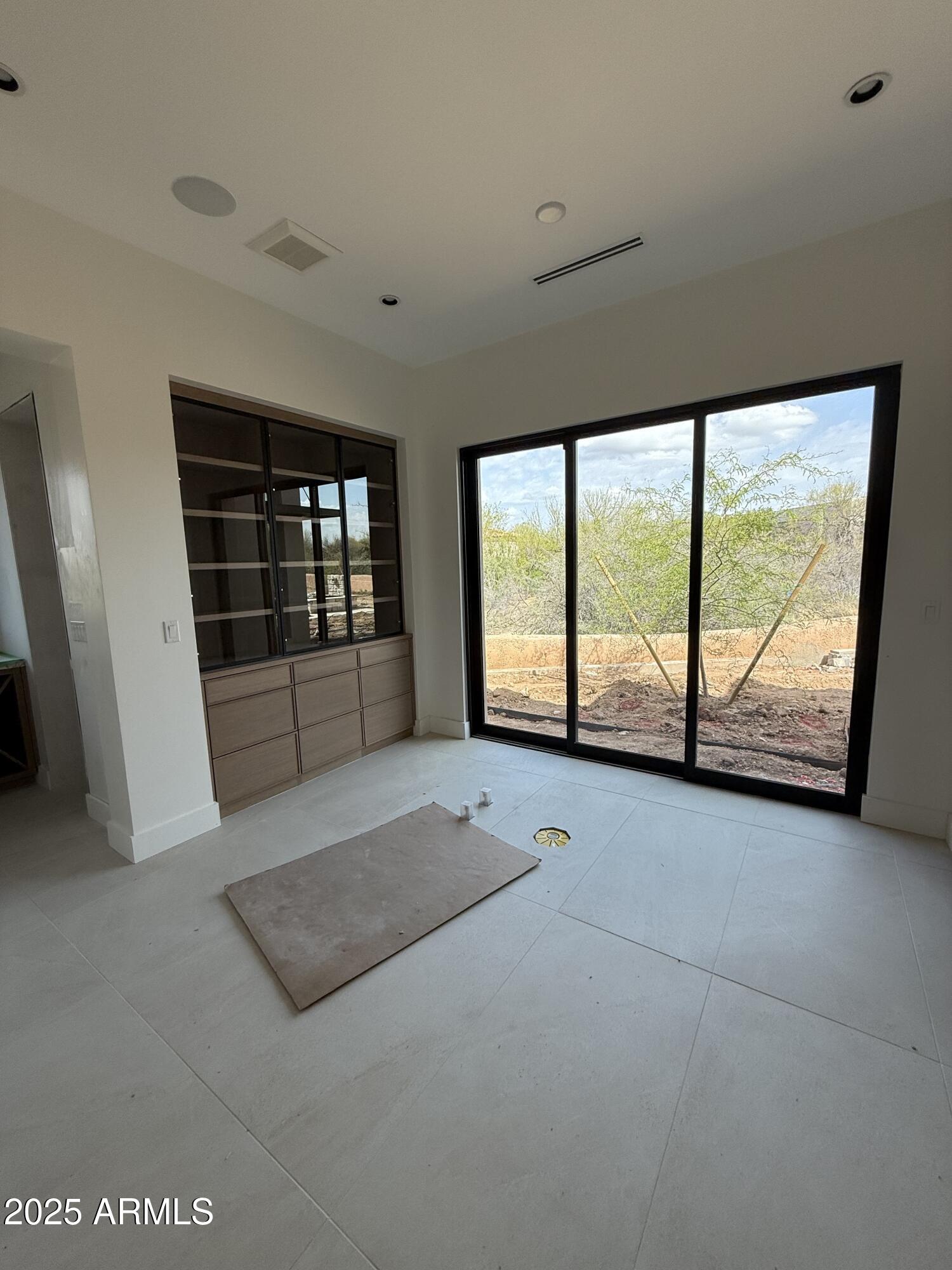 WHISPER ROCK - Residential