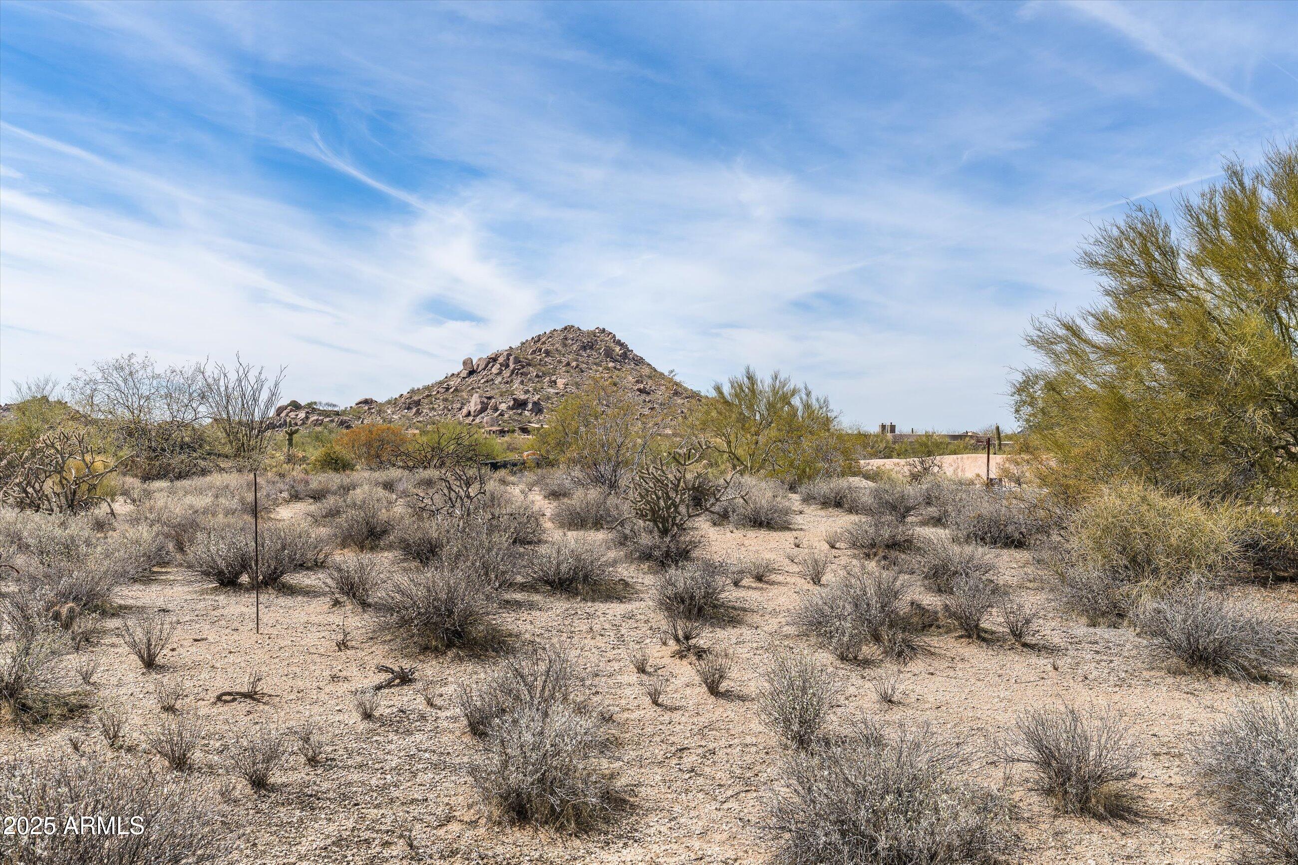 WHISPER ROCK - Residential