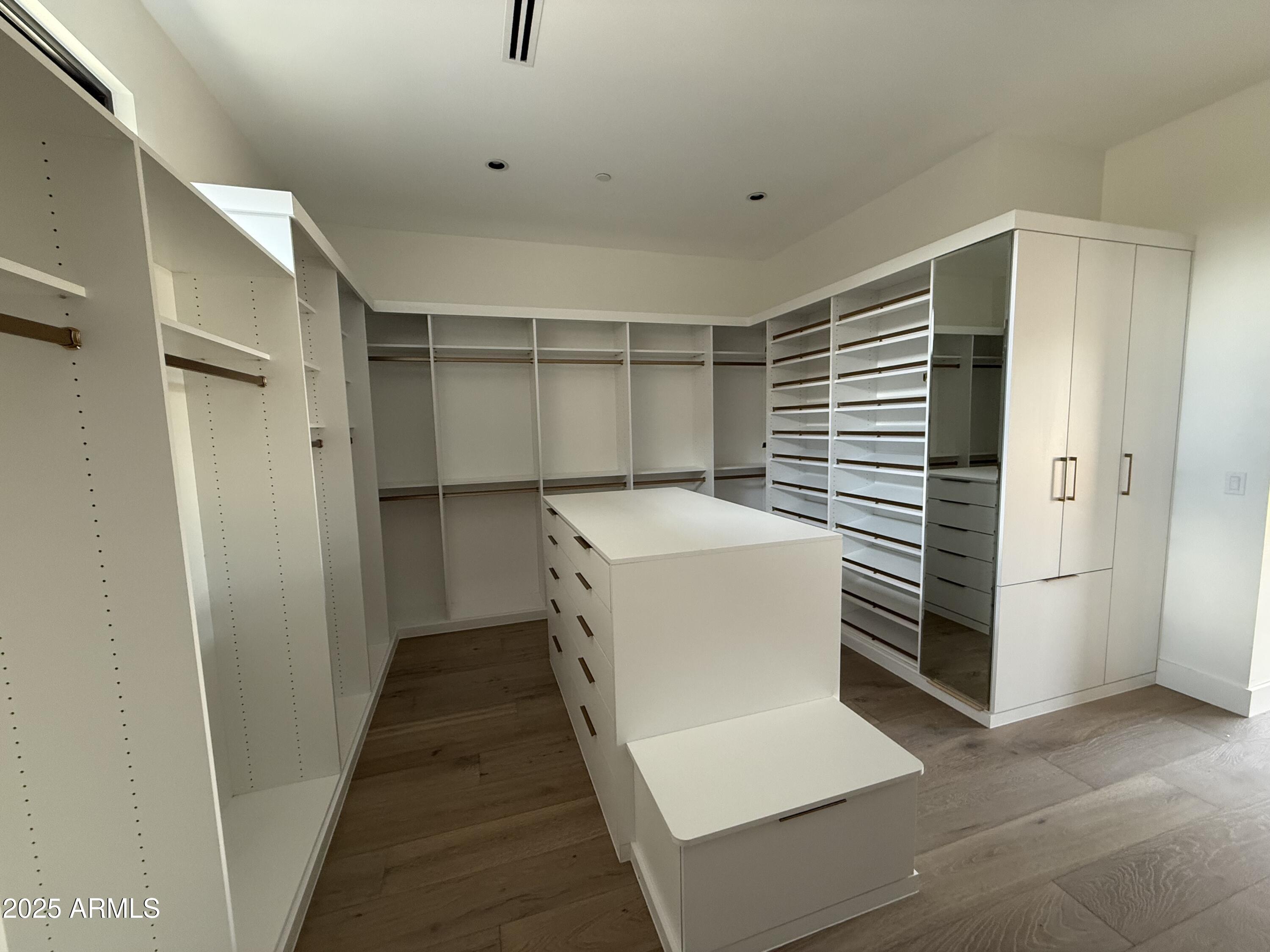 WHISPER ROCK - Residential
