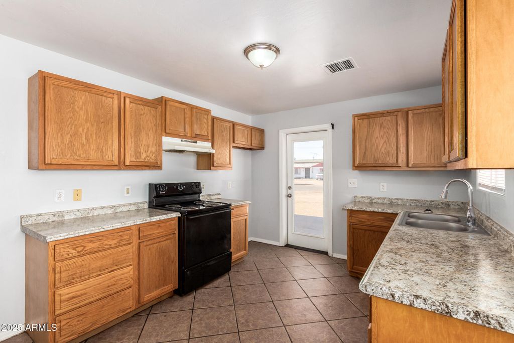 Photo of 105 W 8th Street, Eloy, AZ 85131 (MLS # 6940100)