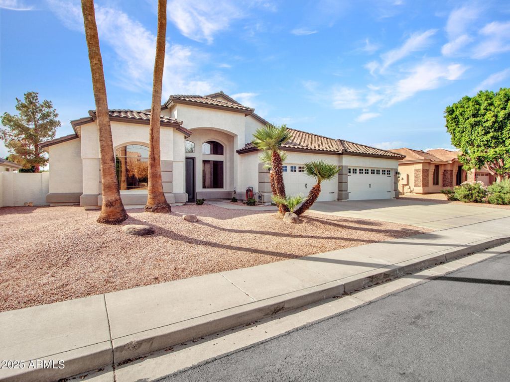 Photo of 21118 N 70th Drive, Glendale, AZ 85308 (MLS # 6921943)