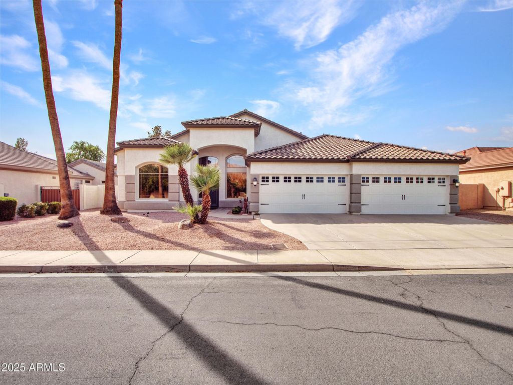 Photo of 21118 N 70th Drive, Glendale, AZ 85308 (MLS # 6921943)