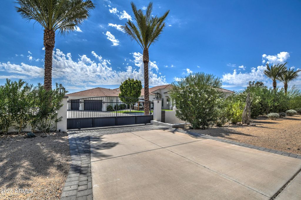 Photo of 10651 E Cactus Road, Scottsdale, AZ 85259 (MLS # 6934683)