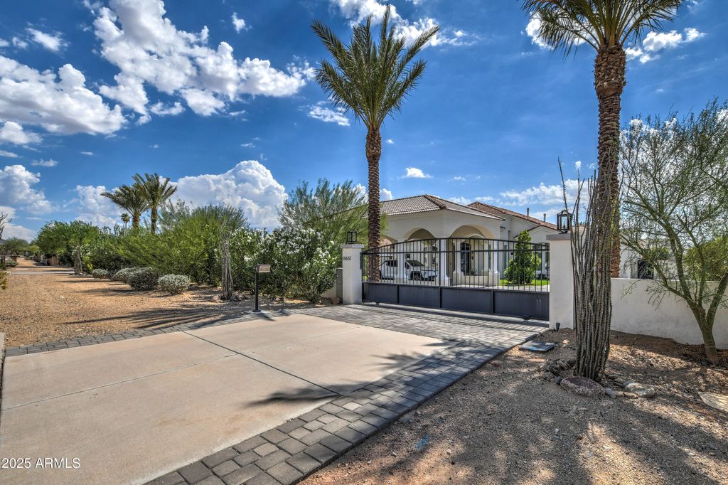 Photo of 10651 E Cactus Road, Scottsdale, AZ 85259 (MLS # 6934683)