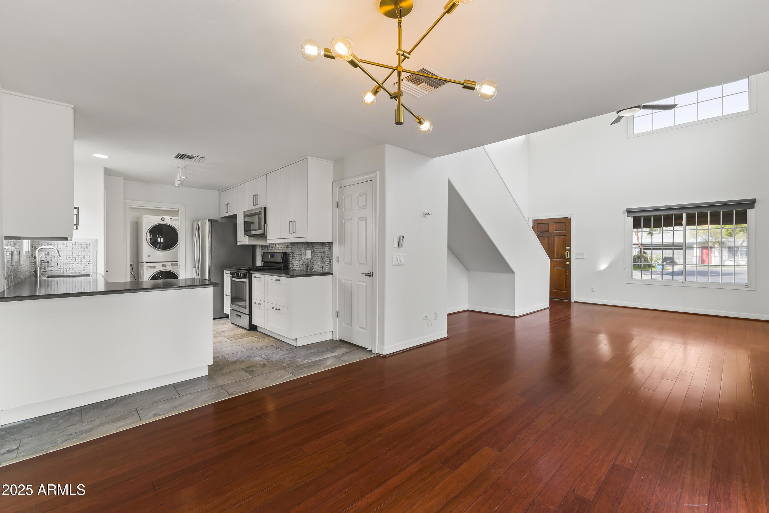 324 W CULVER Street 2