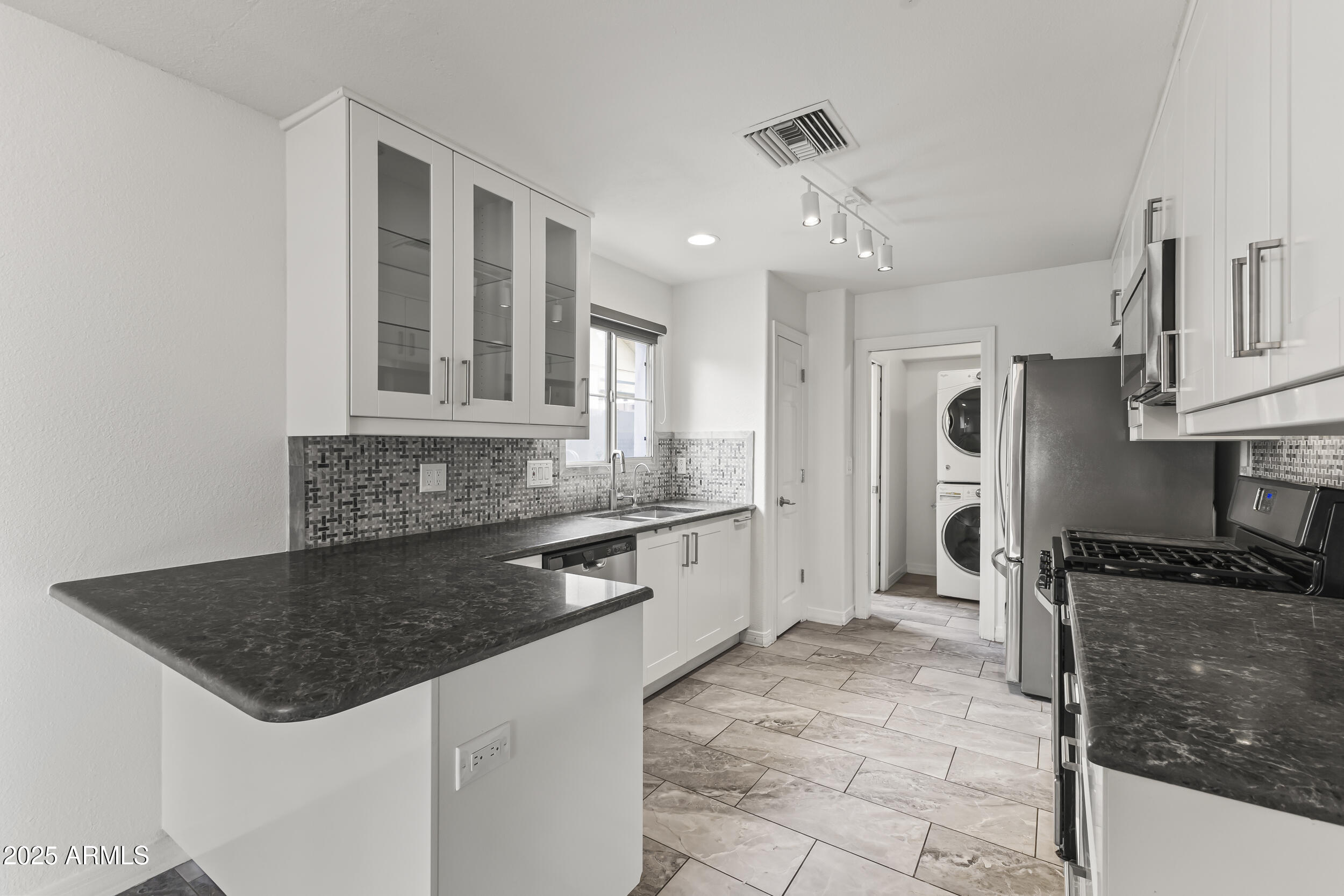 324 W CULVER Street 2
