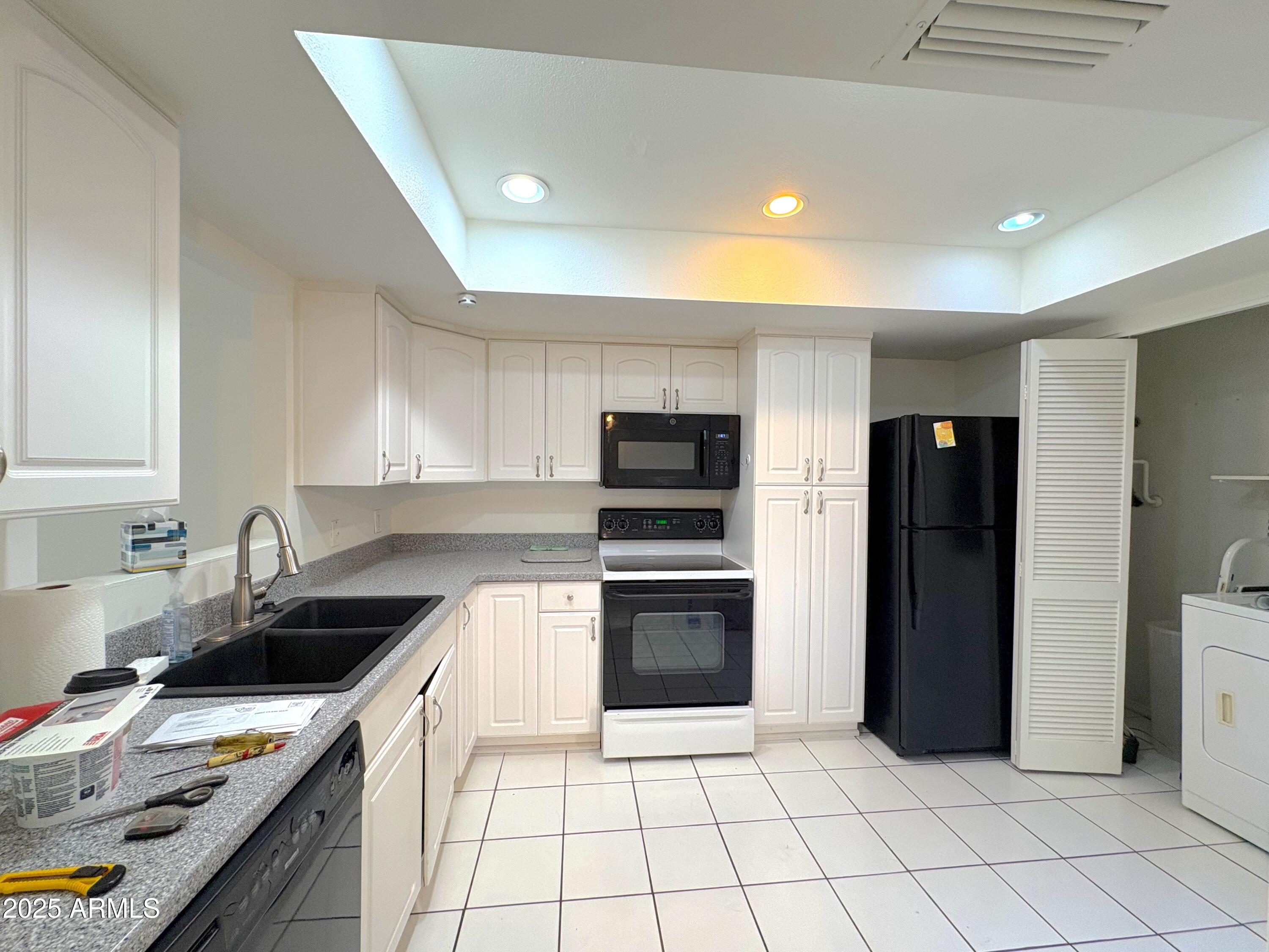 1225 E Avenida Hermosa --