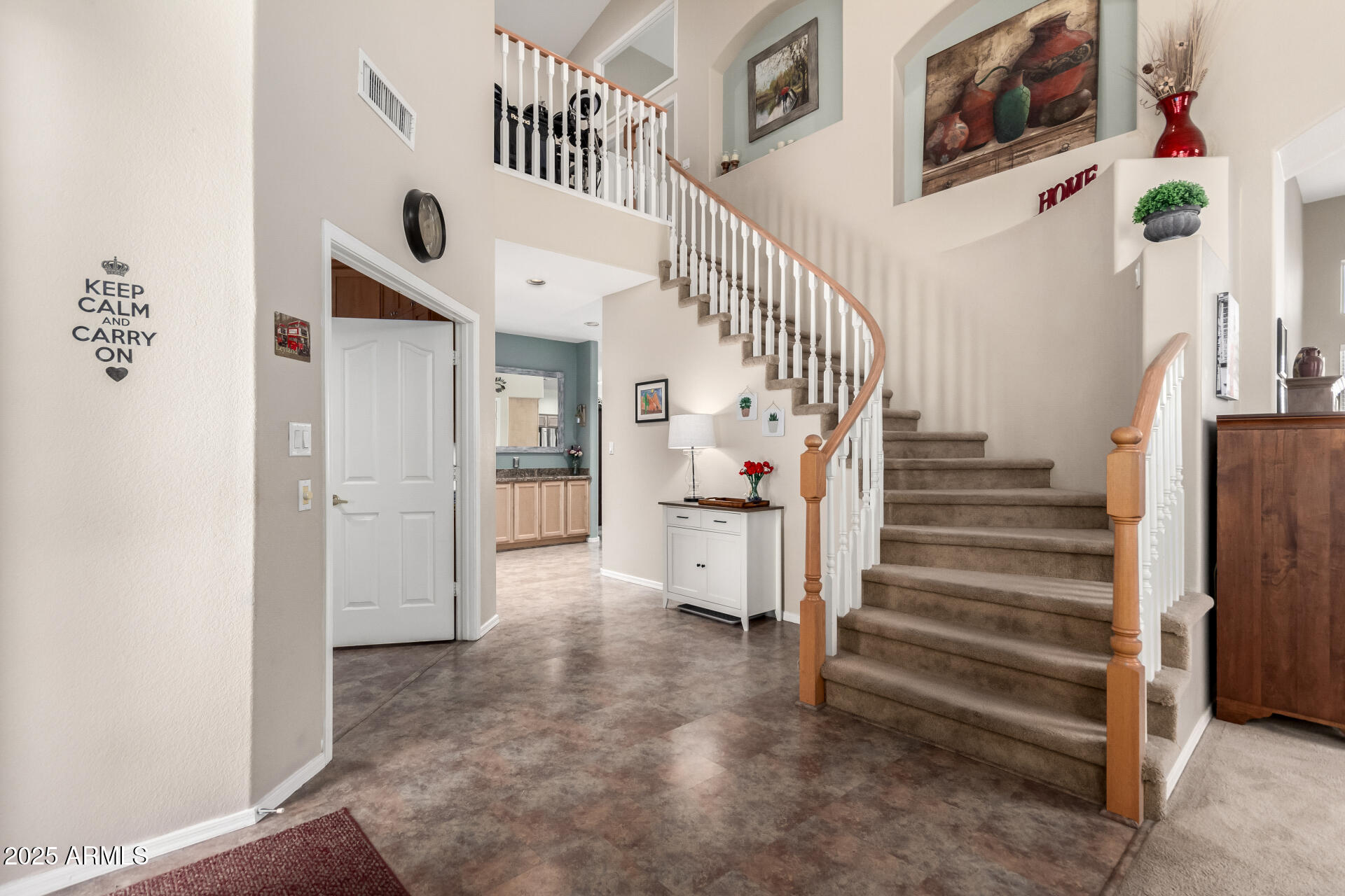 818 E HIDDENVIEW Drive