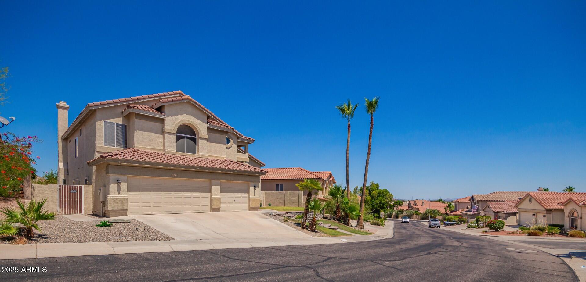 818 E HIDDENVIEW Drive