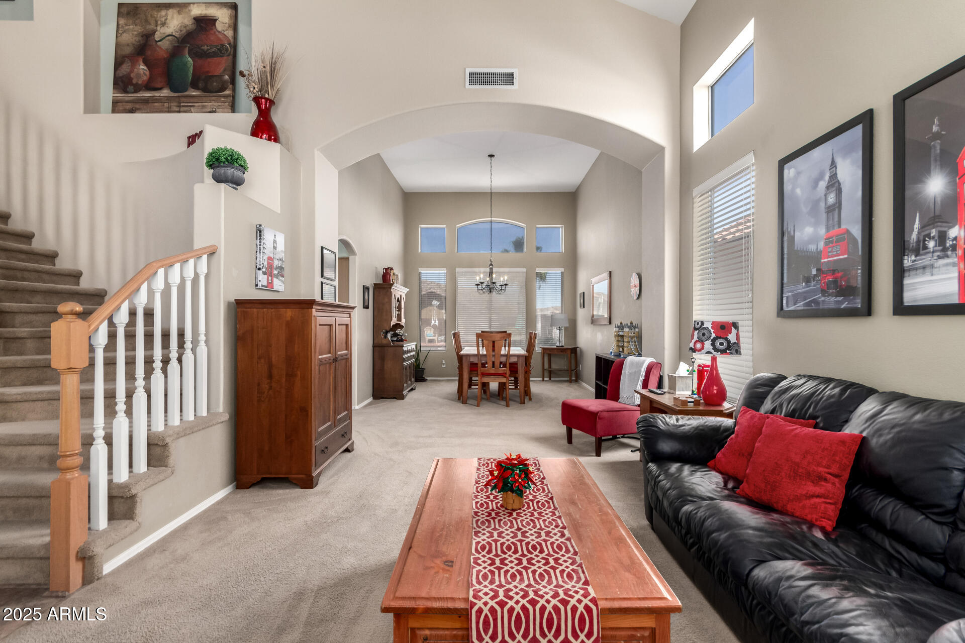 818 E HIDDENVIEW Drive