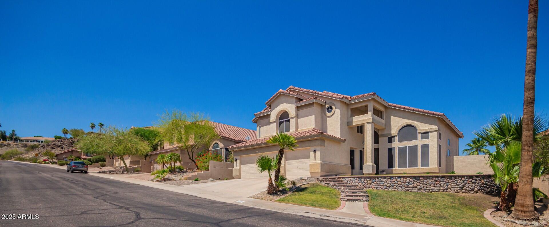 818 E HIDDENVIEW Drive