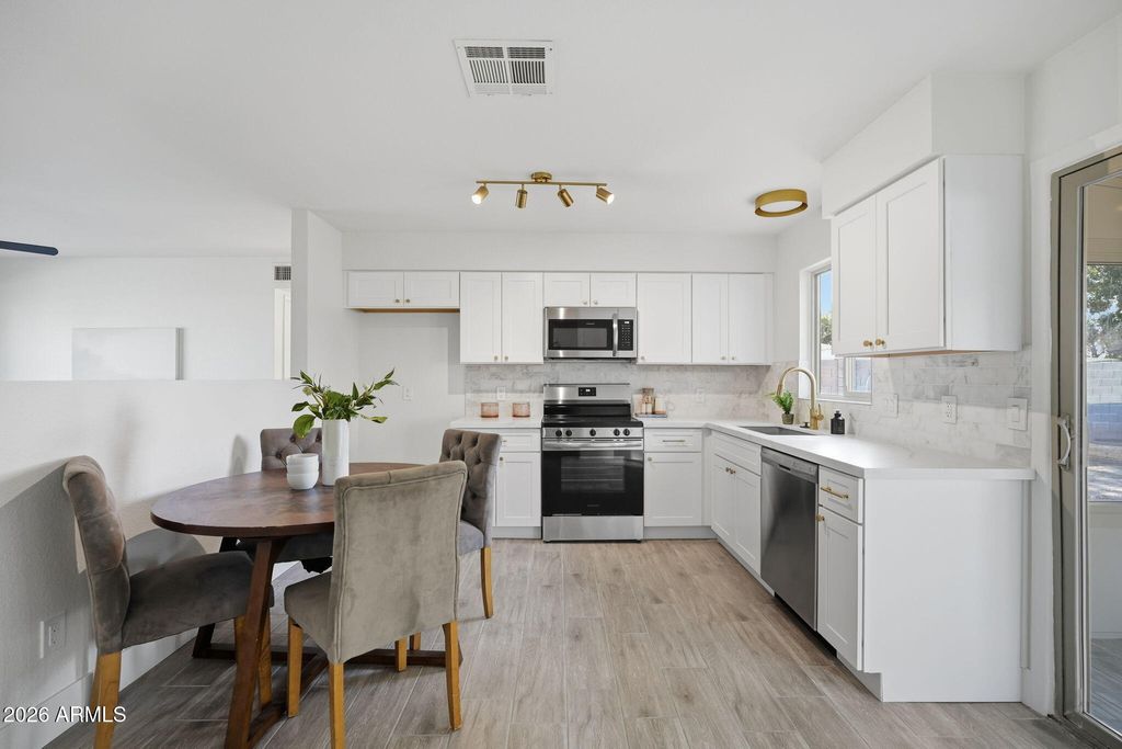 Photo of 19032 N 2nd Avenue, Phoenix, AZ 85027 (MLS # 6977169)