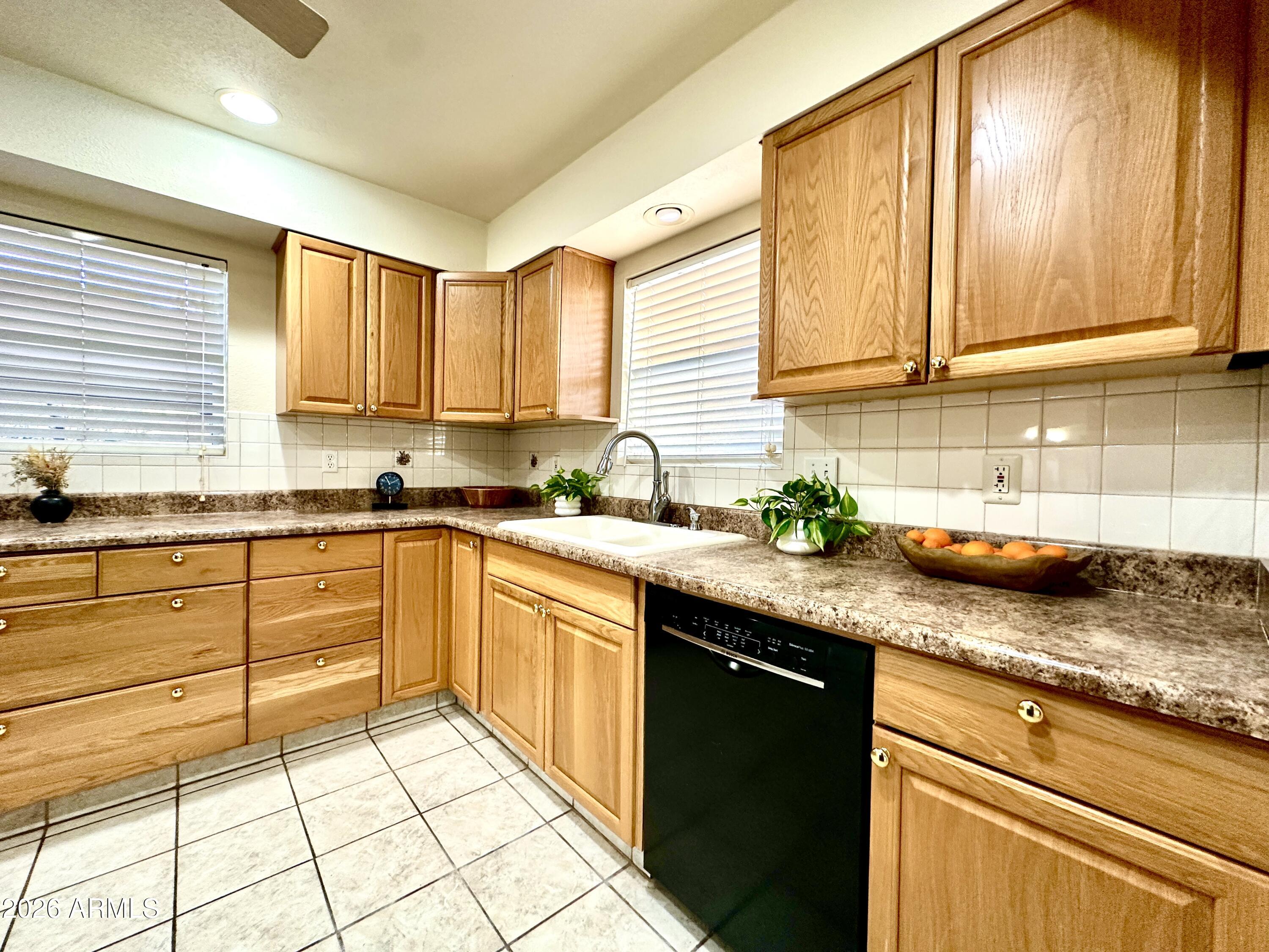 591 W CENTRAL Avenue