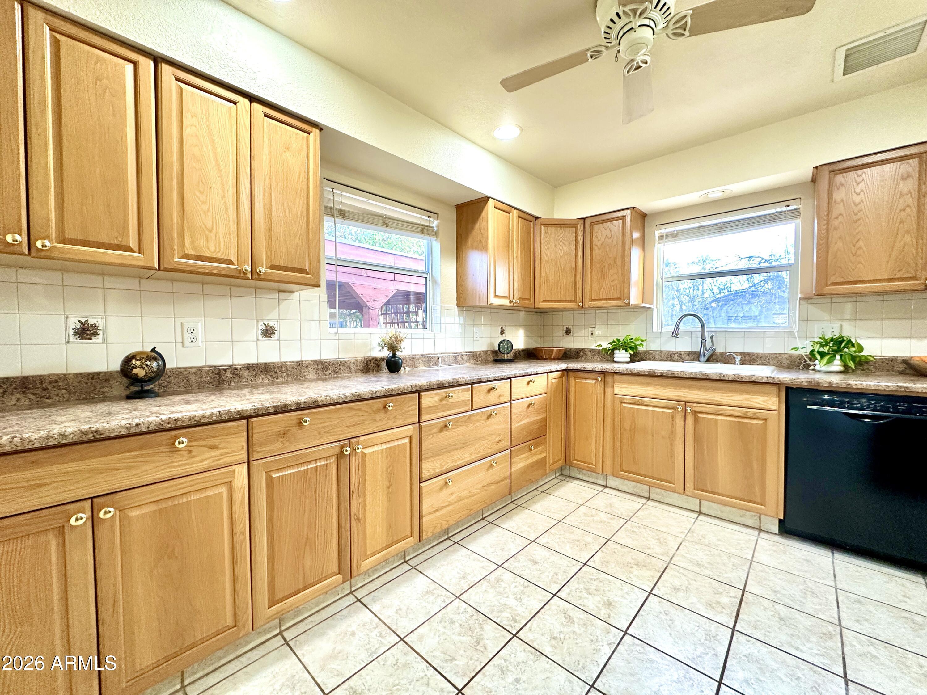 591 W CENTRAL Avenue