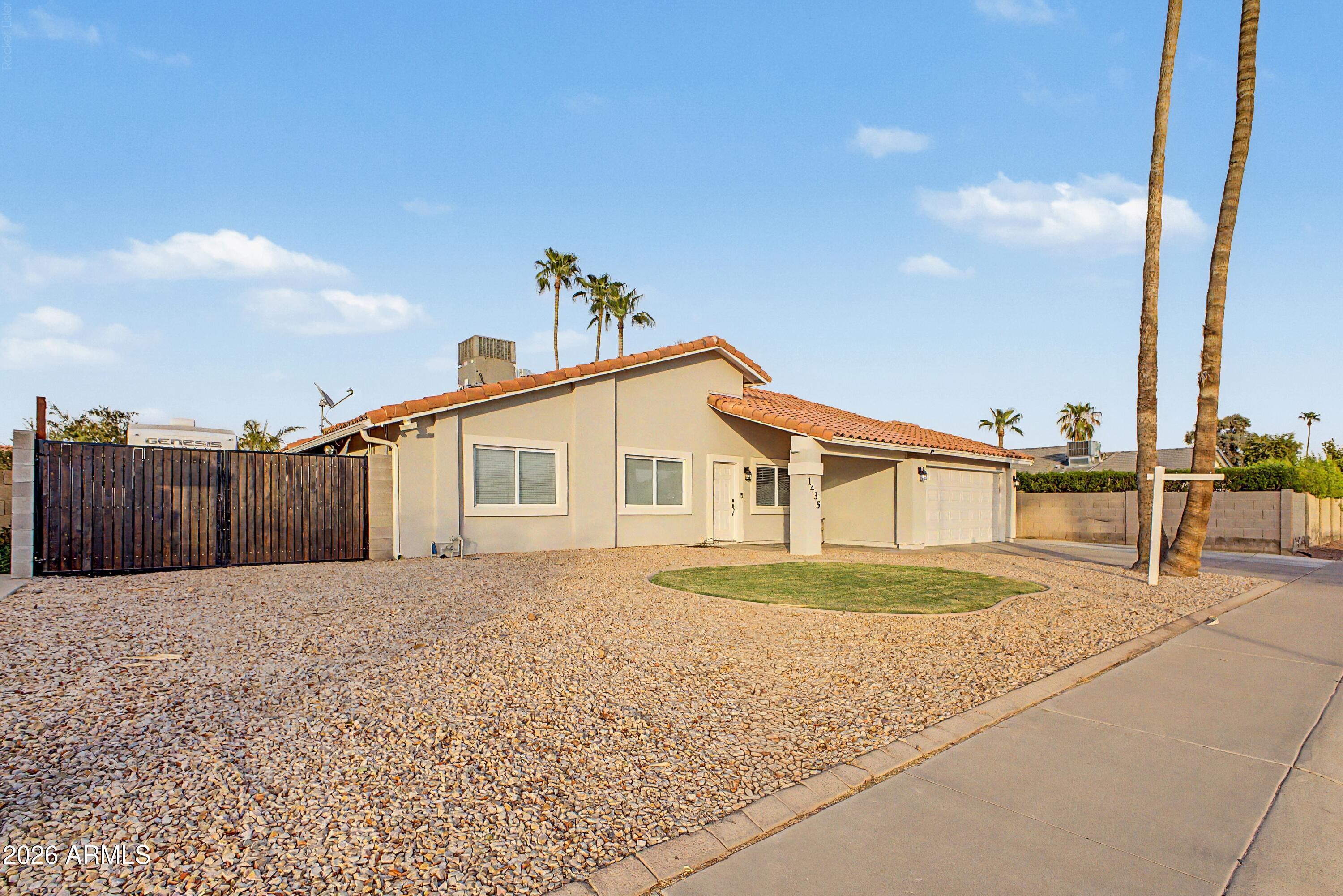 1435 N TAMARISK Drive