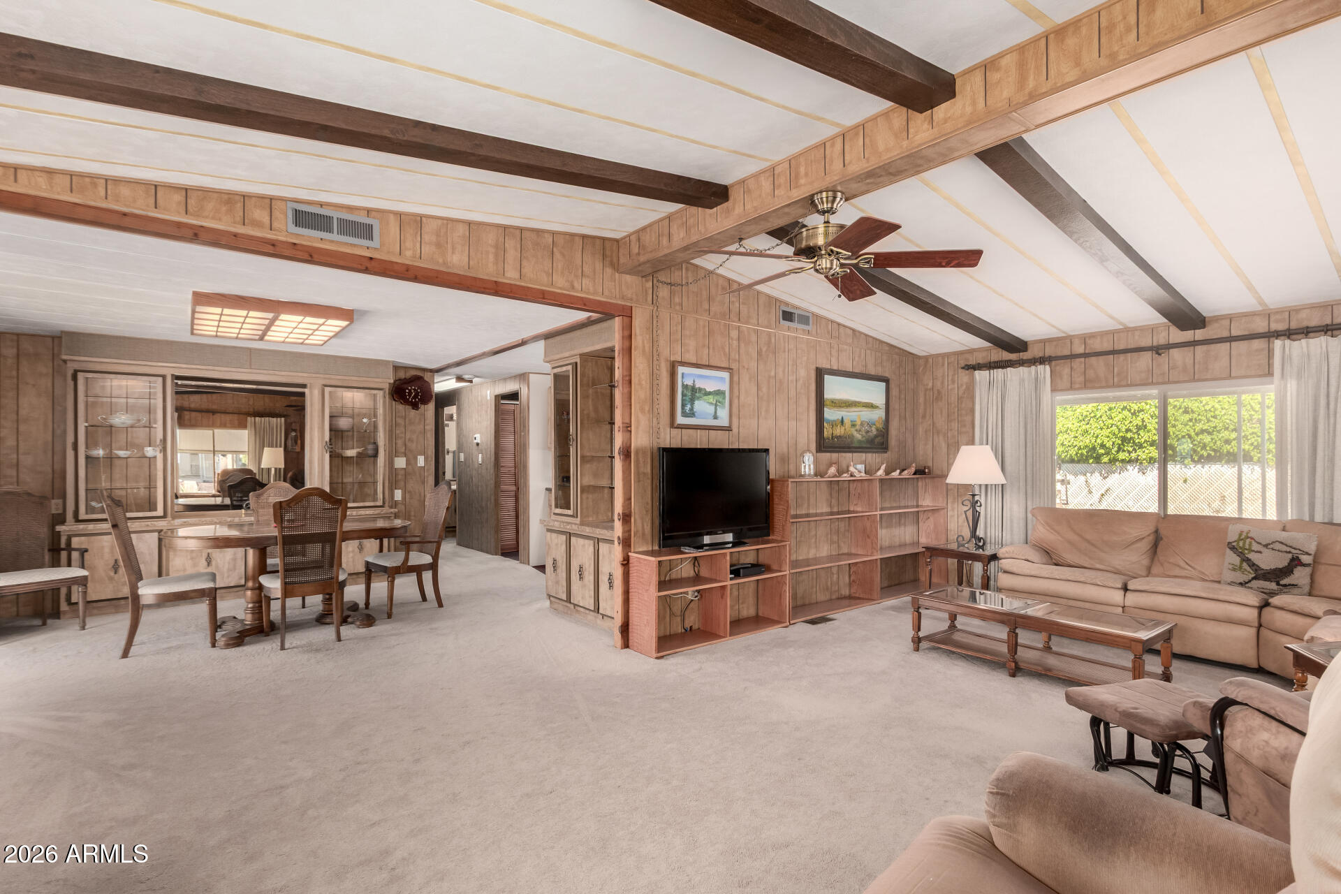 1538 E HARTFORD Avenue